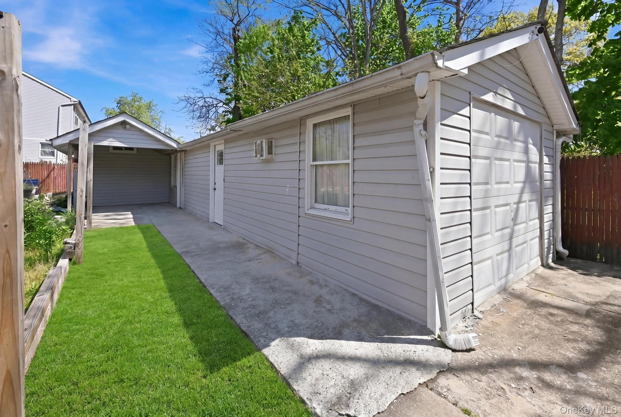 Single Family Broadway Suffolk County, NY 11717, MLS-993310-18