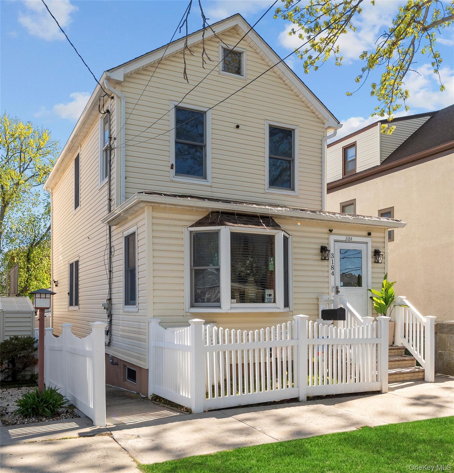 Single Family Baisley  Bronx, NY 10465, MLS-993627-2