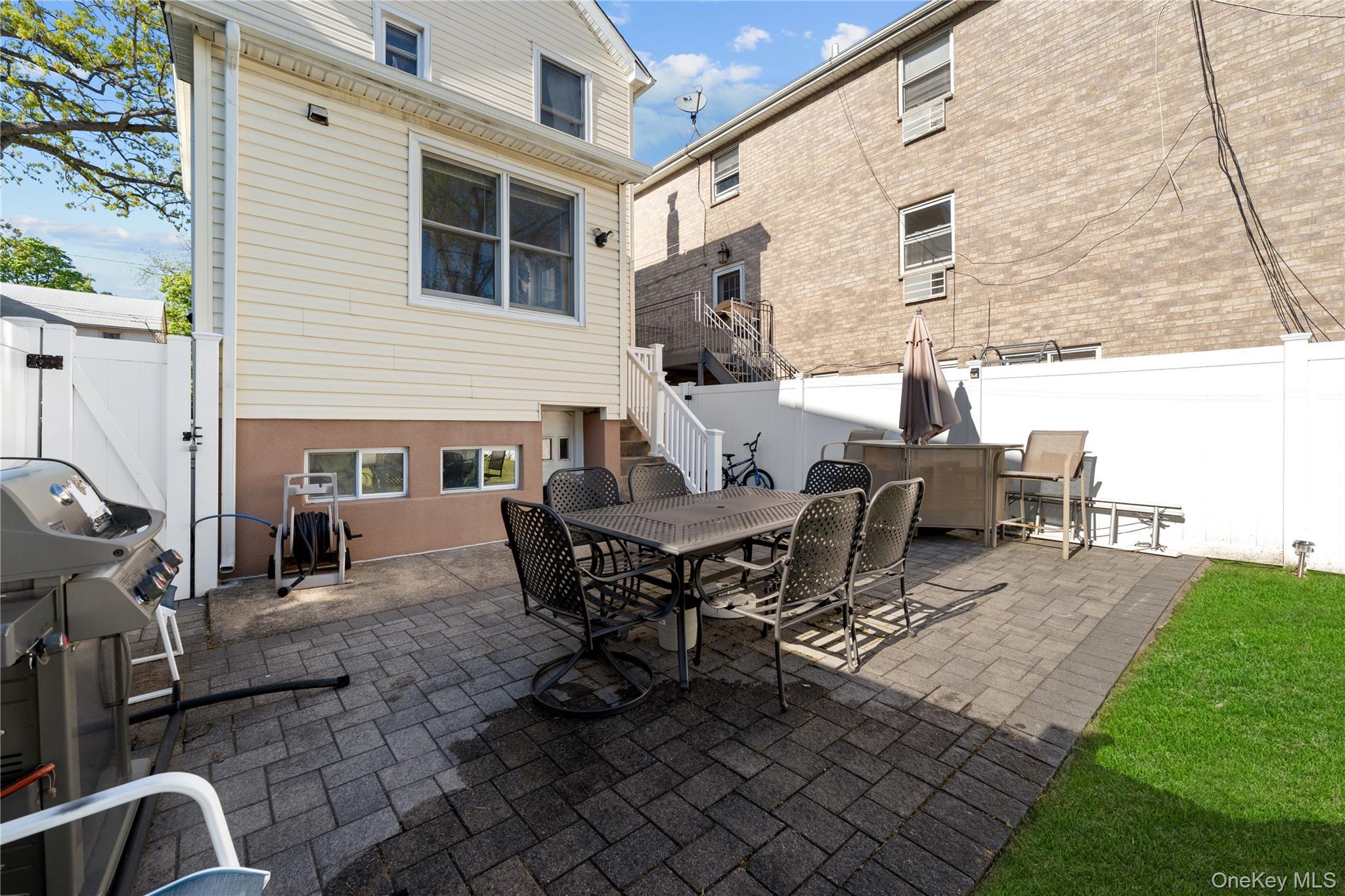 Single Family Baisley  Bronx, NY 10465, MLS-993627-21