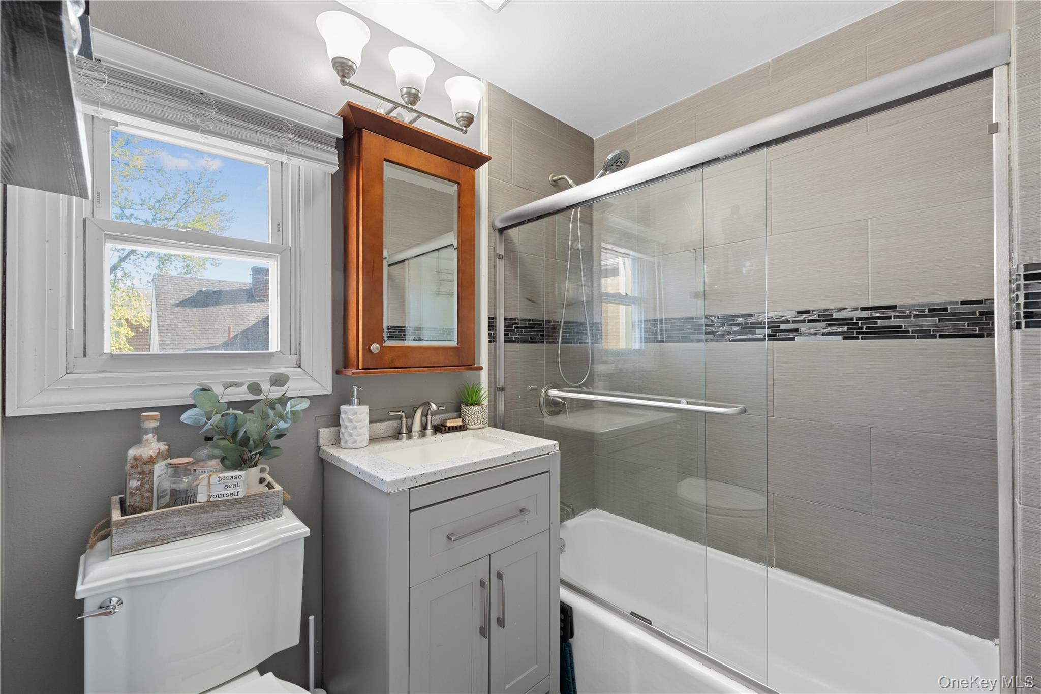Single Family Baisley  Bronx, NY 10465, MLS-993627-9
