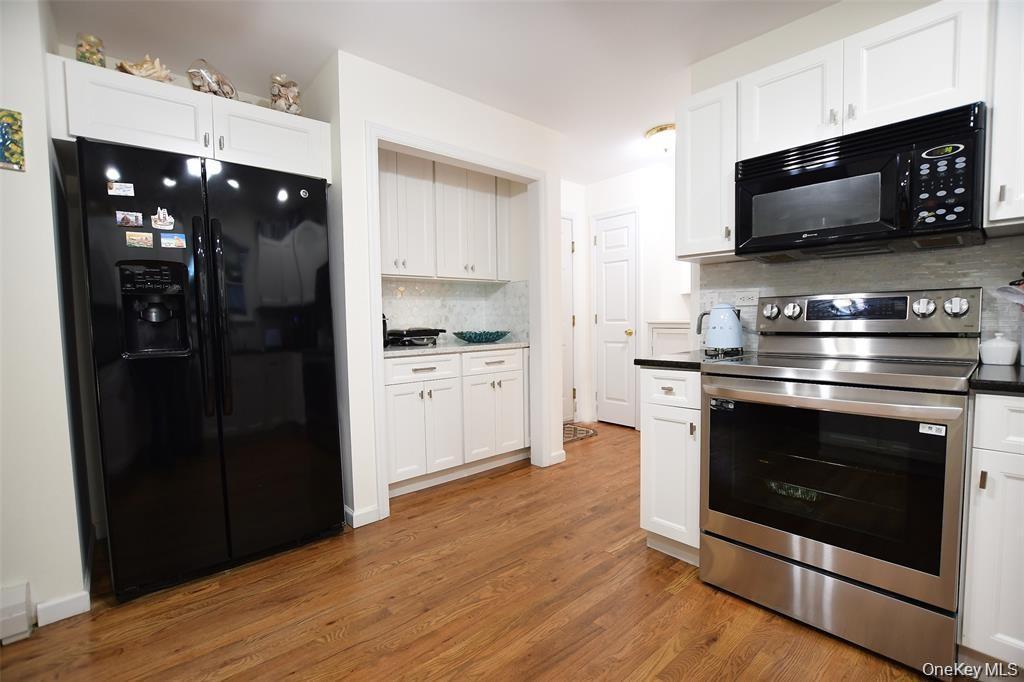 Single Family Glen  Suffolk County, NY 11933, MLS-993678-10