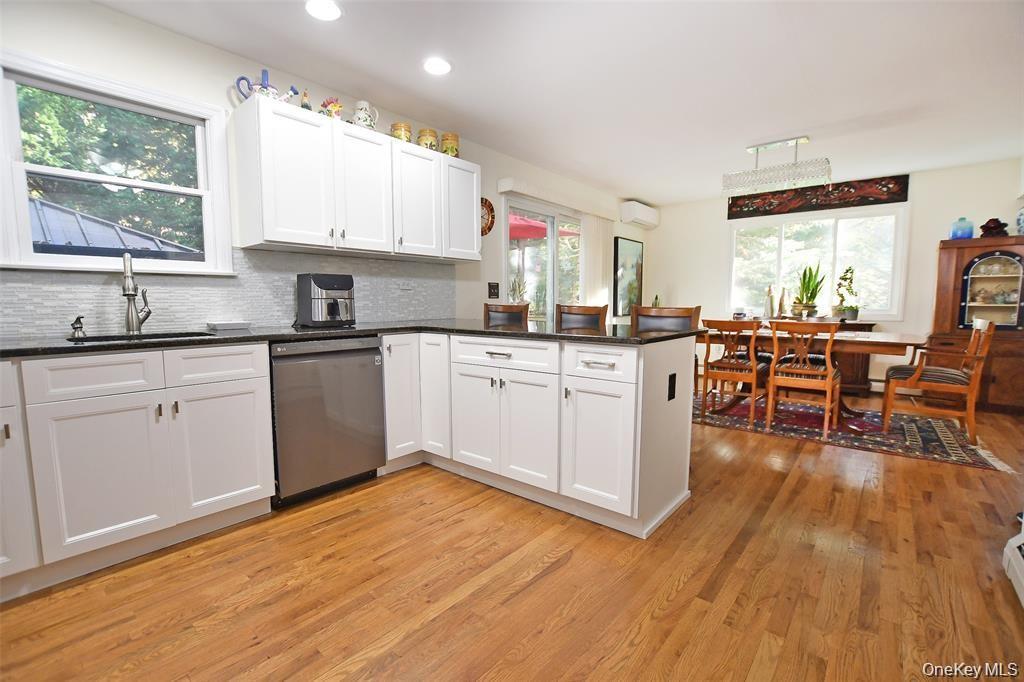 Single Family Glen  Suffolk County, NY 11933, MLS-993678-11