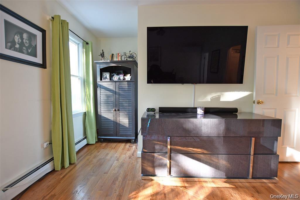 Single Family Glen  Suffolk County, NY 11933, MLS-993678-18