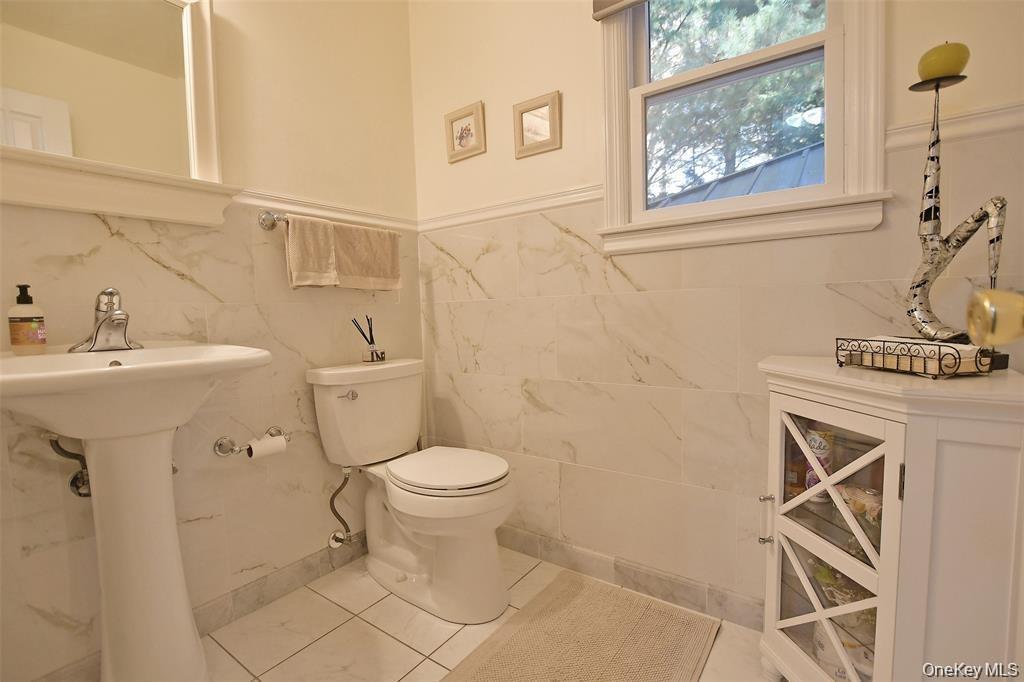 Single Family Glen  Suffolk County, NY 11933, MLS-993678-27