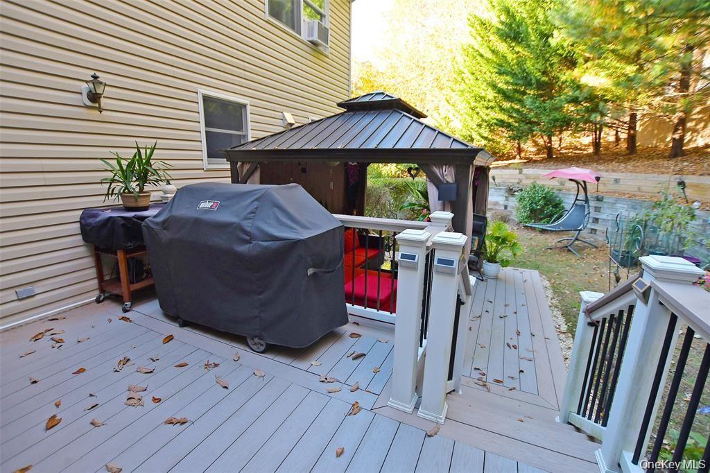 Single Family Glen  Suffolk County, NY 11933, MLS-993678-34