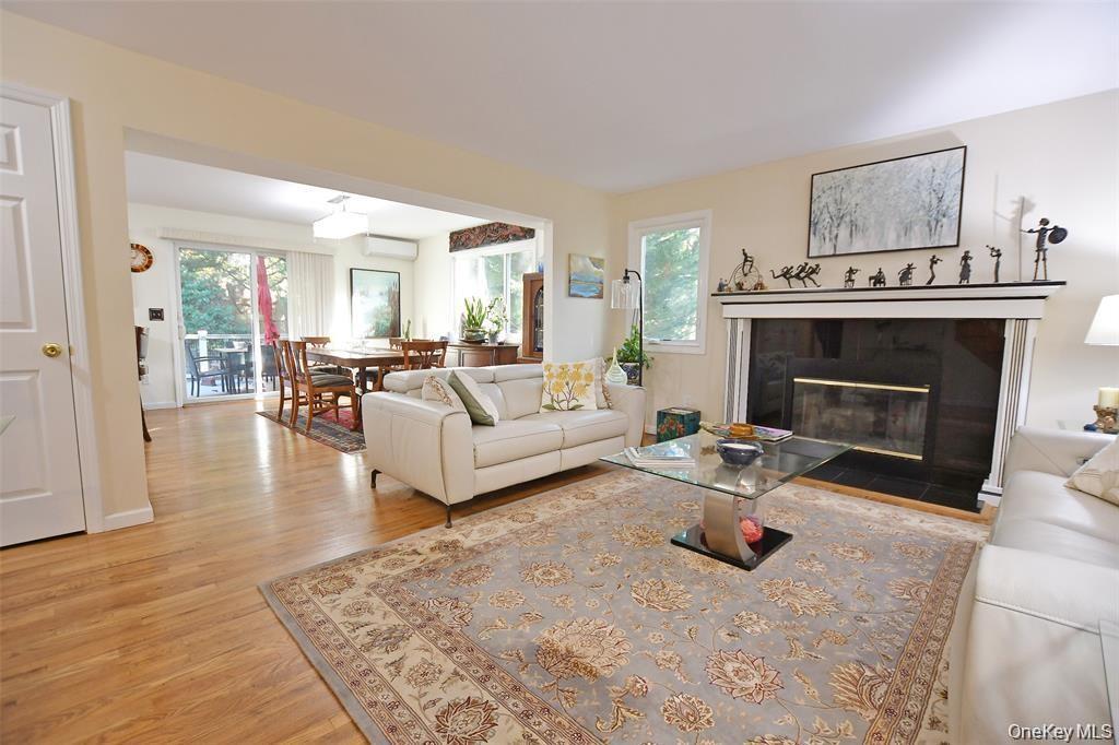 Single Family Glen  Suffolk County, NY 11933, MLS-993678-5