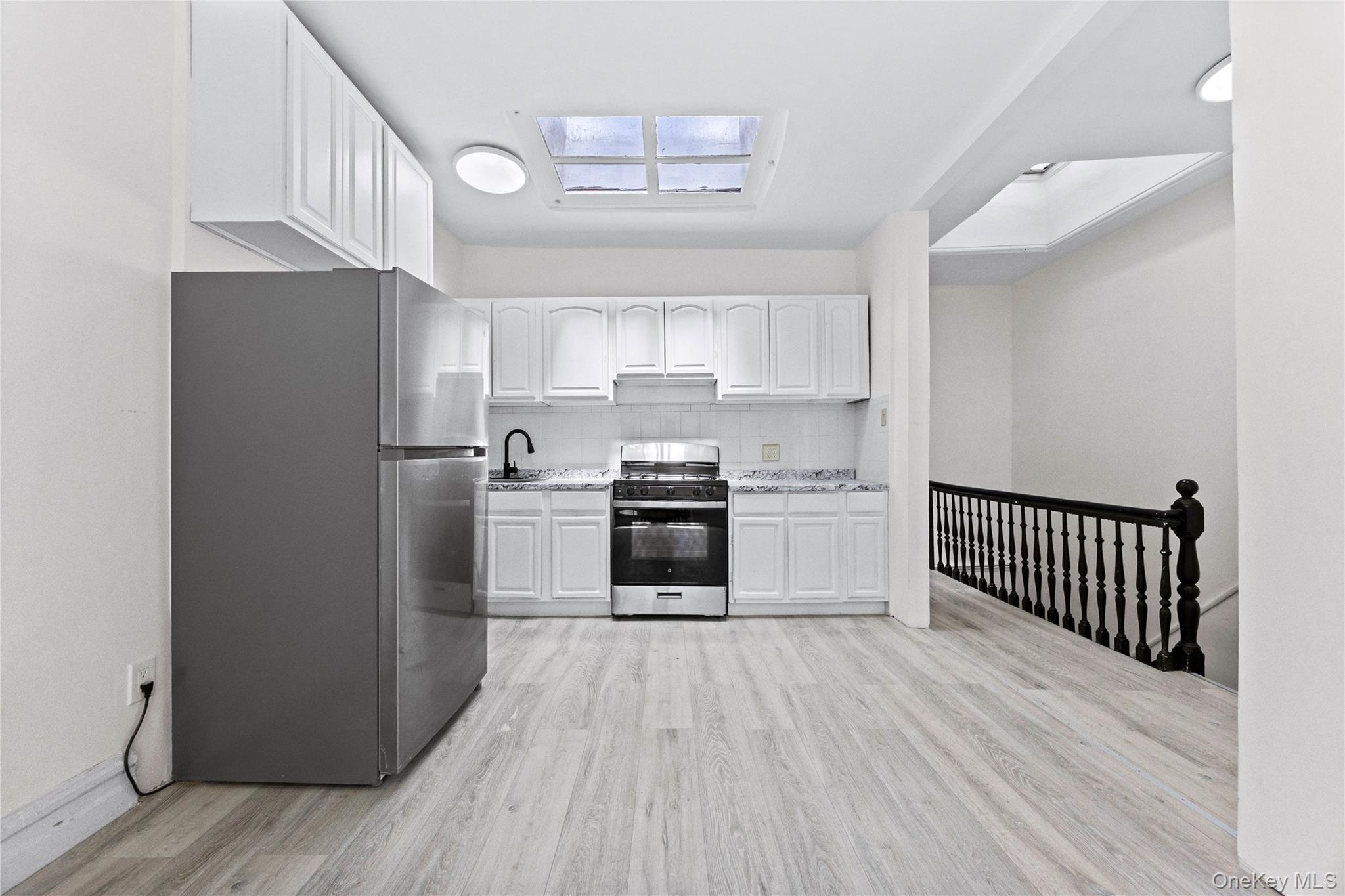 Single Family 175th  Manhattan, NY 10033, MLS-993798-10
