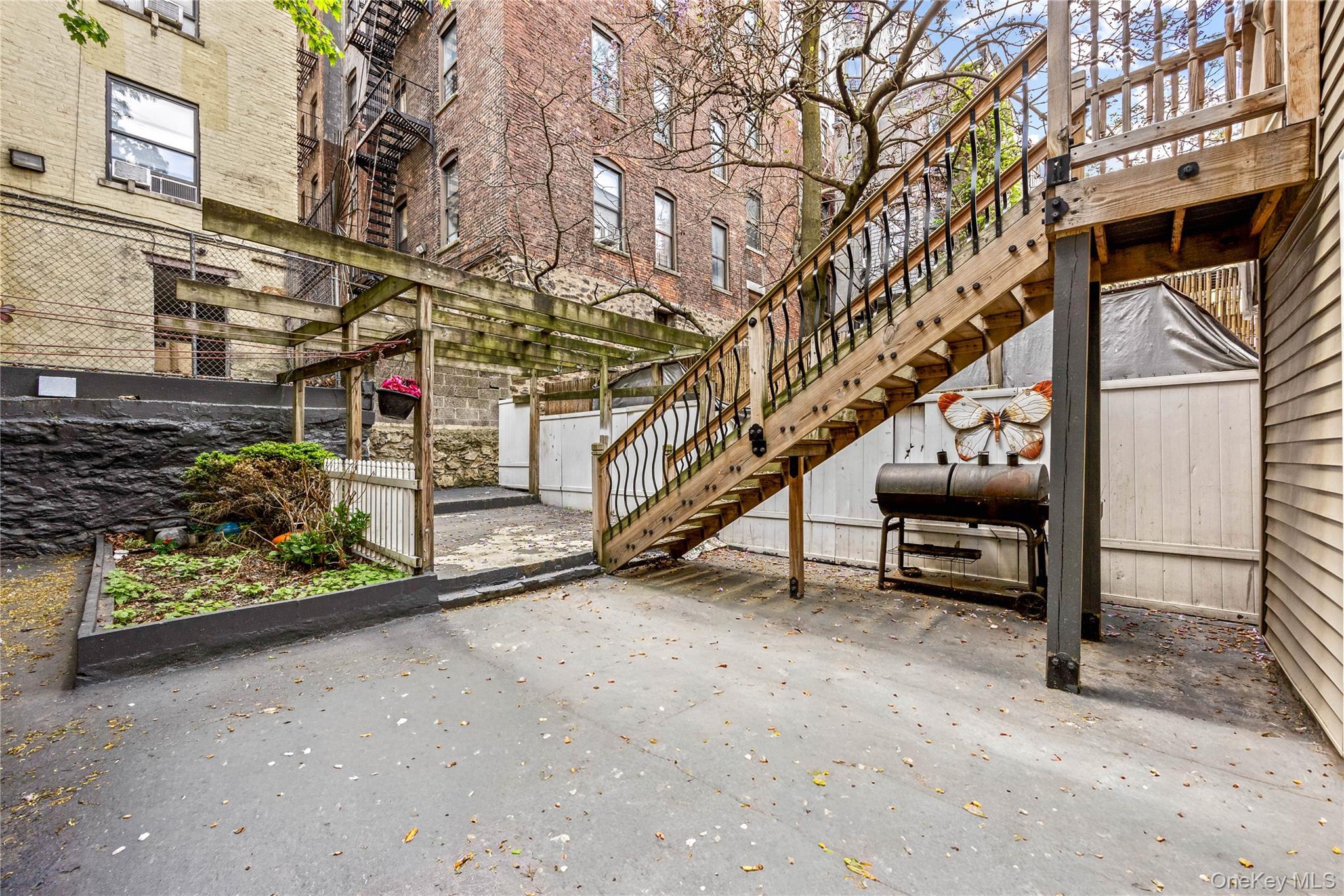 Single Family 175th  Manhattan, NY 10033, MLS-993798-17