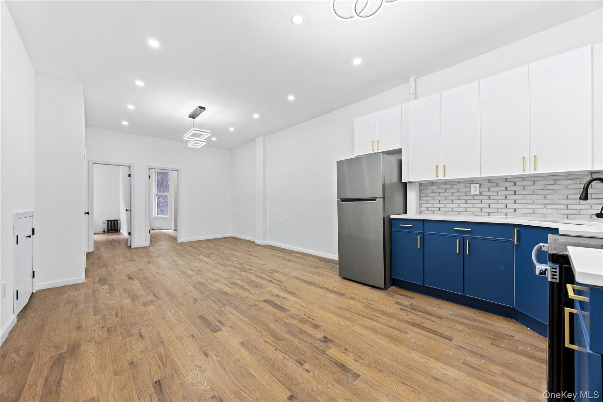 Single Family 175th  Manhattan, NY 10033, MLS-993798-2