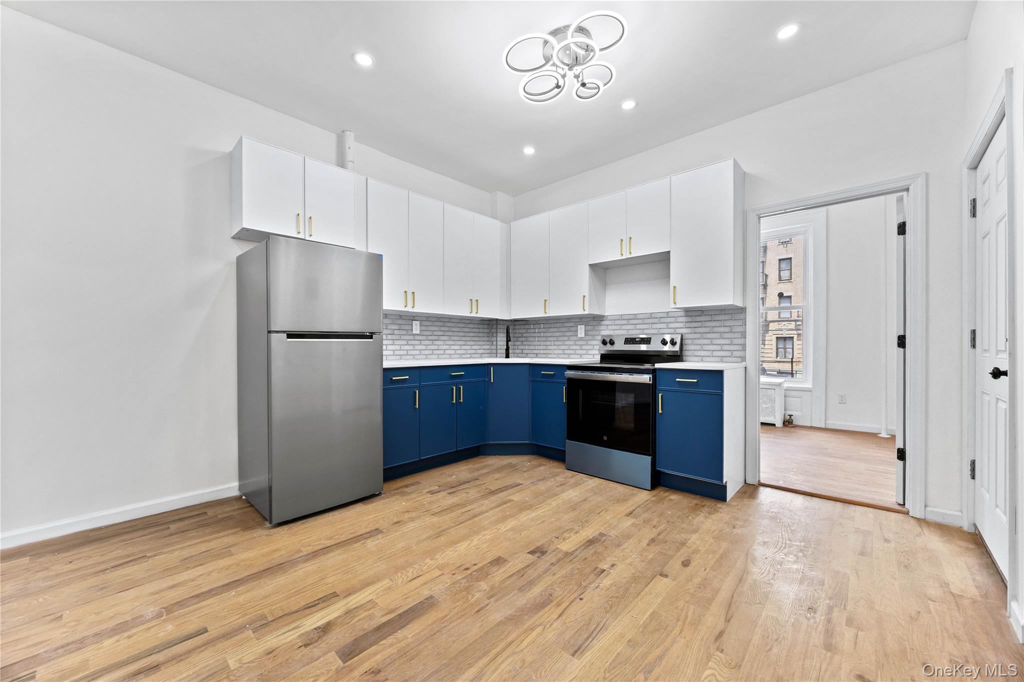 Single Family 175th  Manhattan, NY 10033, MLS-993798-3
