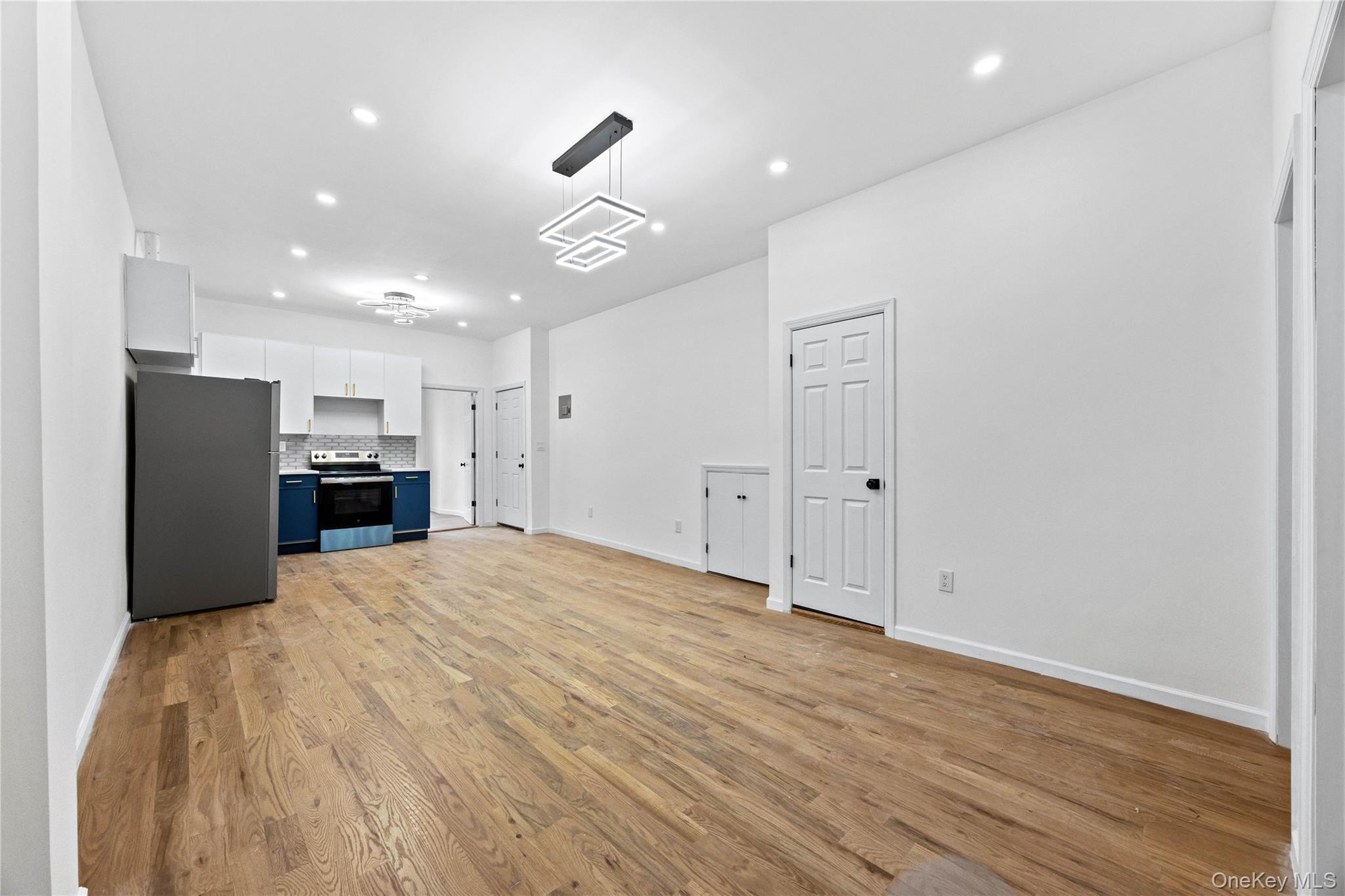 Single Family 175th  Manhattan, NY 10033, MLS-993798-4