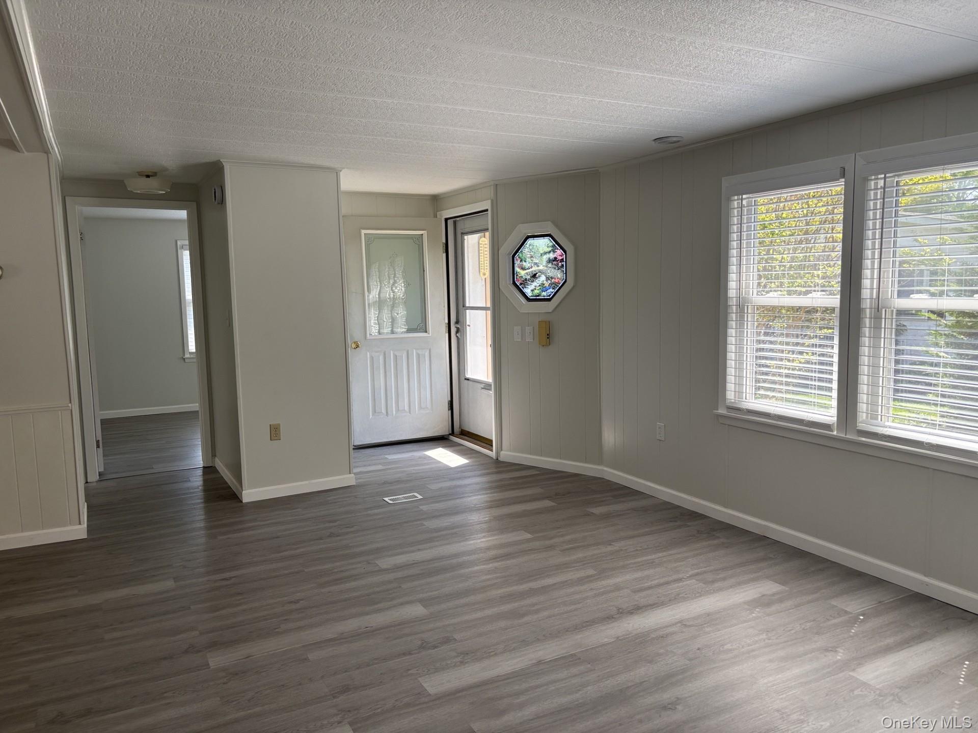 Single Family West Lane Suffolk County, NY 11901, MLS-993806-4