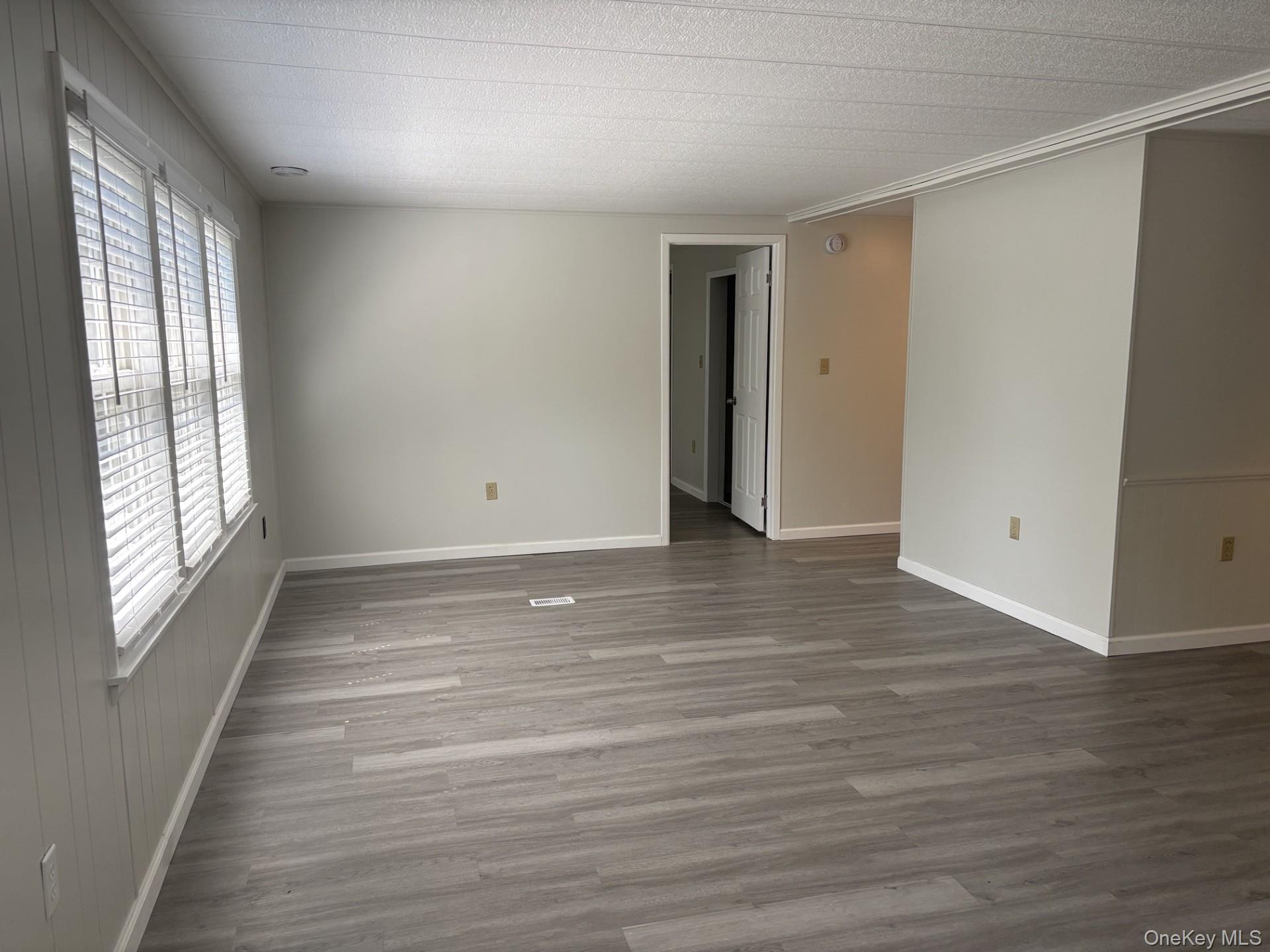 Single Family West Lane Suffolk County, NY 11901, MLS-993806-5