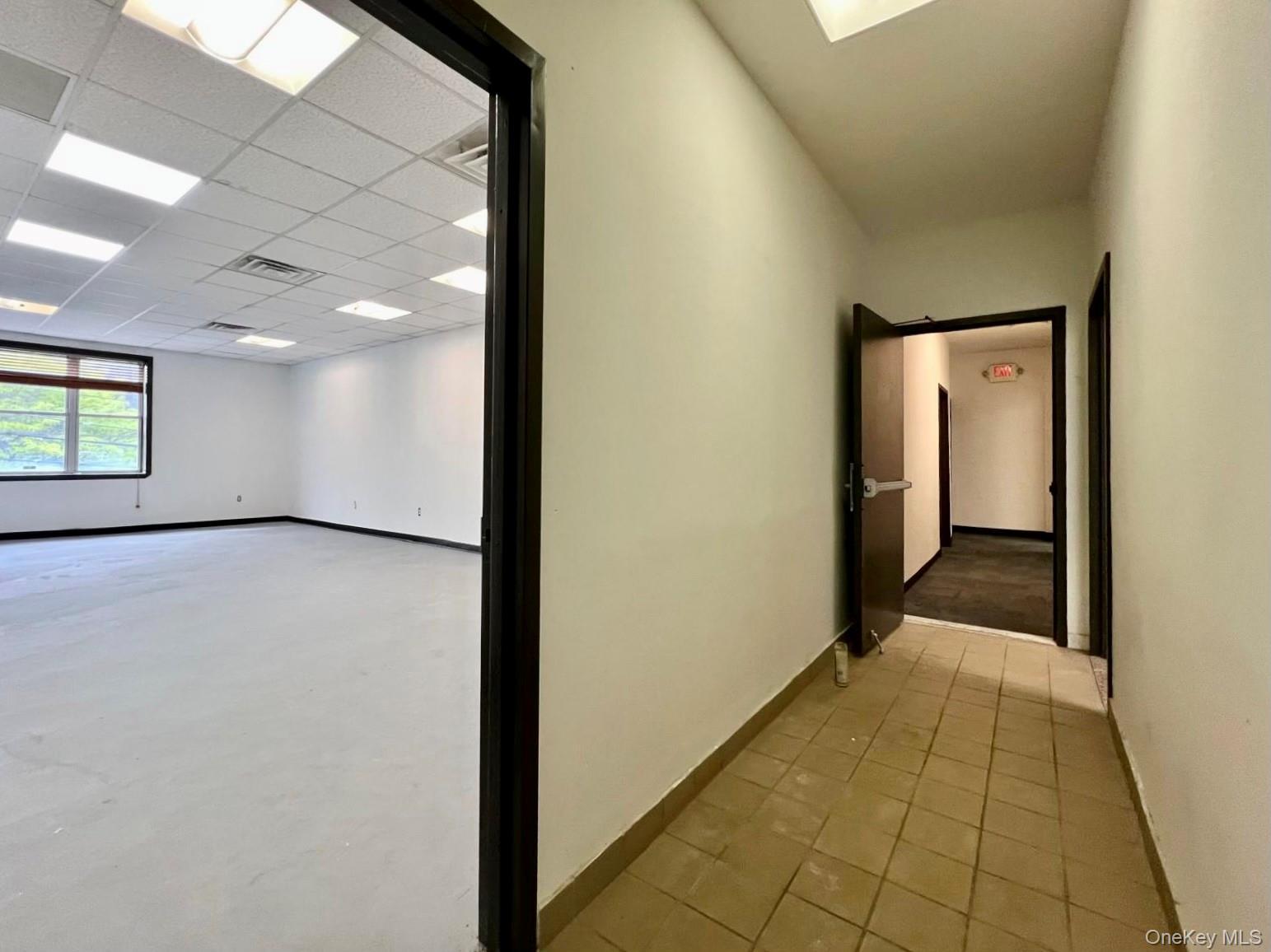 Commercial Lease 42  Queens, NY 11105, MLS-993857-4