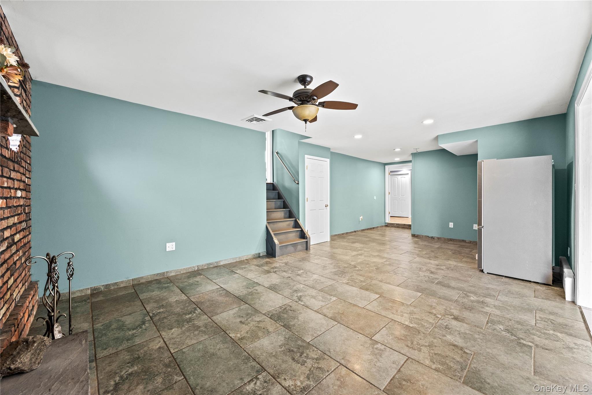 Single Family Bruce Lane  Nassau County, NY 11590, MLS-993948-22
