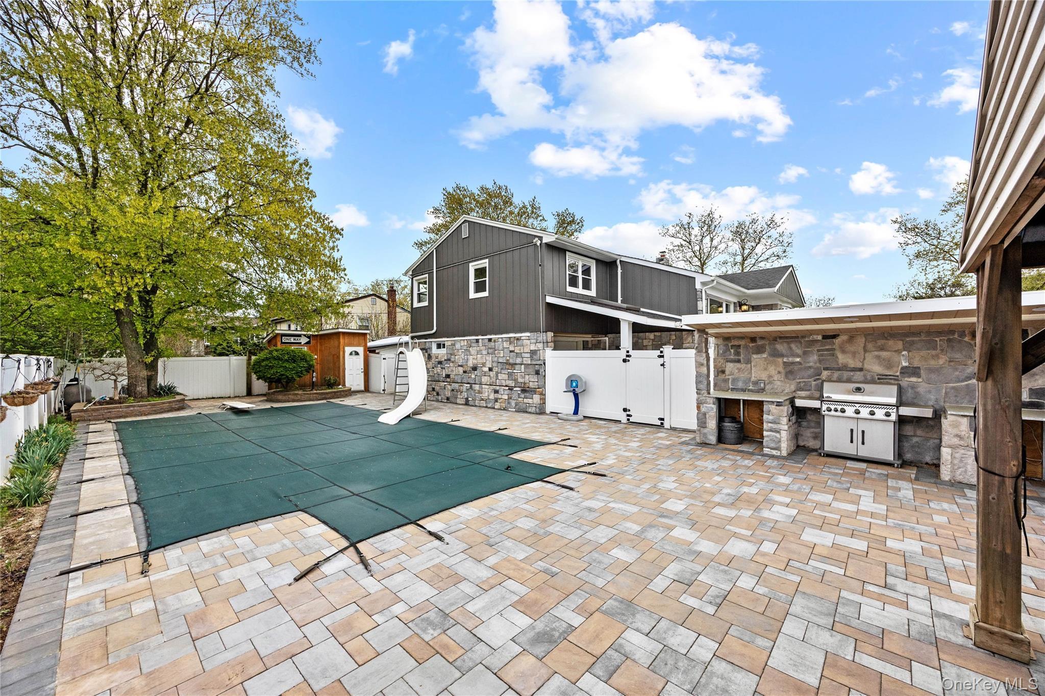 Single Family Bruce Lane  Nassau County, NY 11590, MLS-993948-33