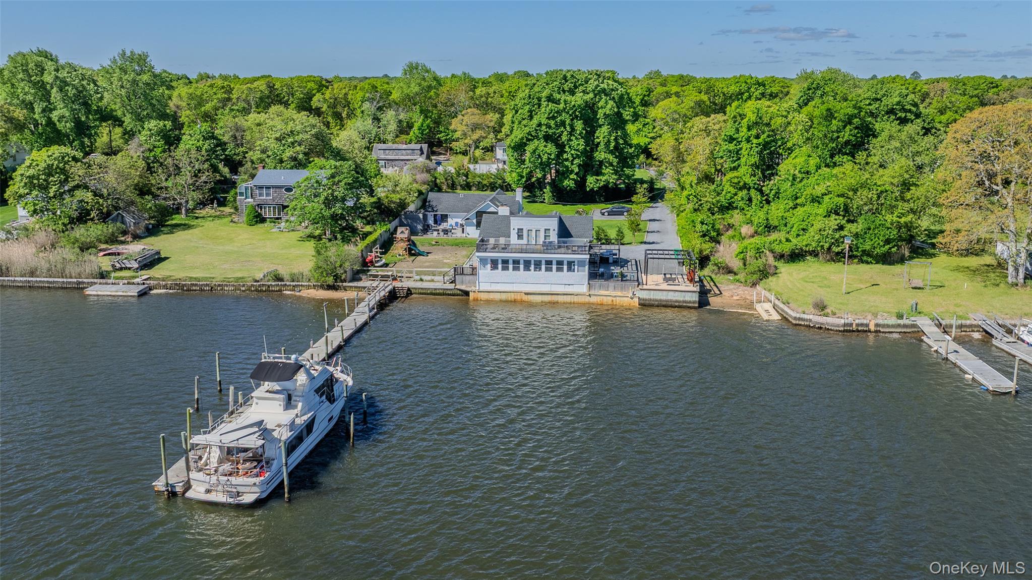 Single Family Old Neck Road S  Suffolk County, NY 11934, MLS-994017-44