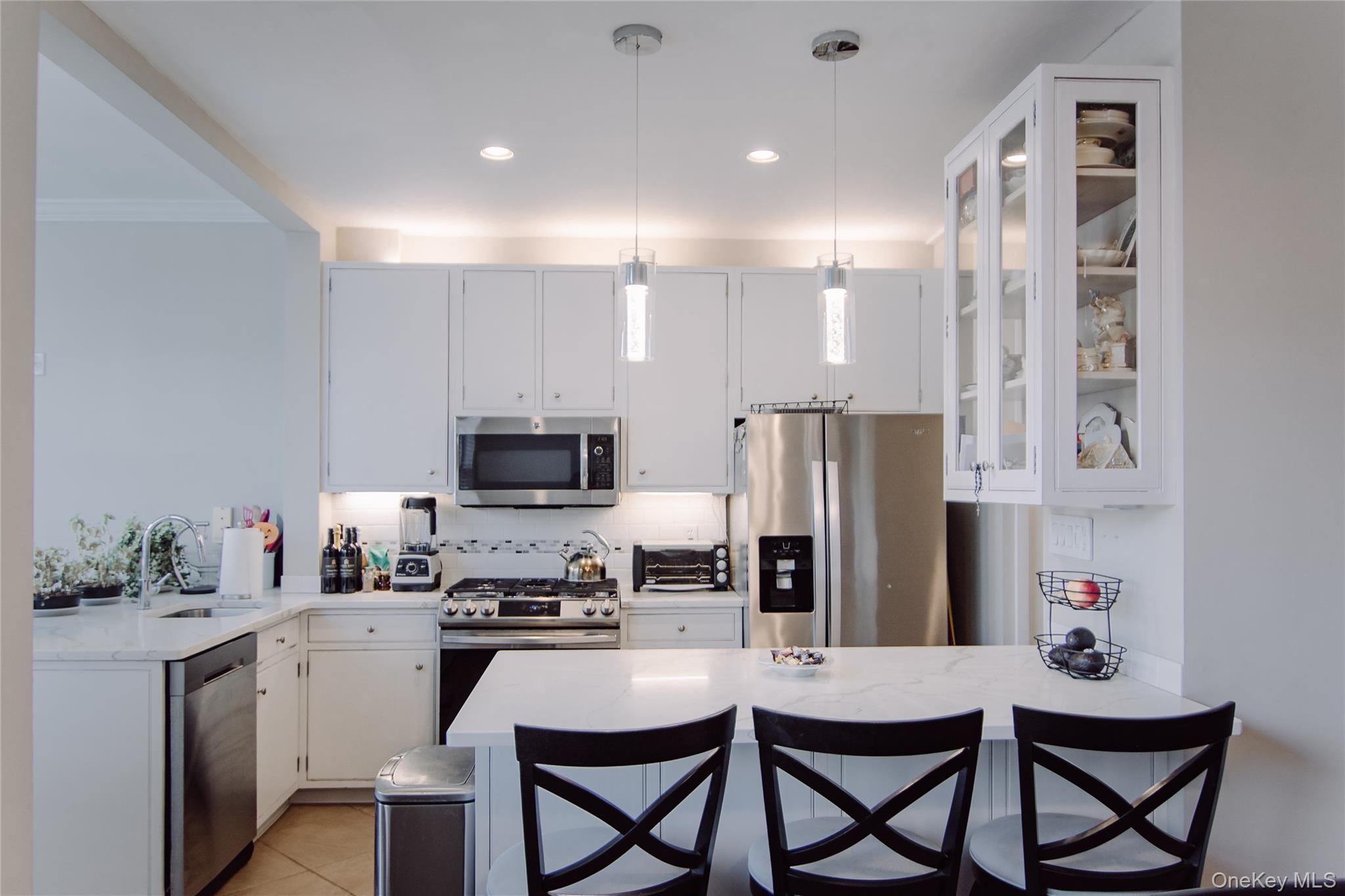 Single Family Fish  Bronx, NY 10469, MLS-994020-12