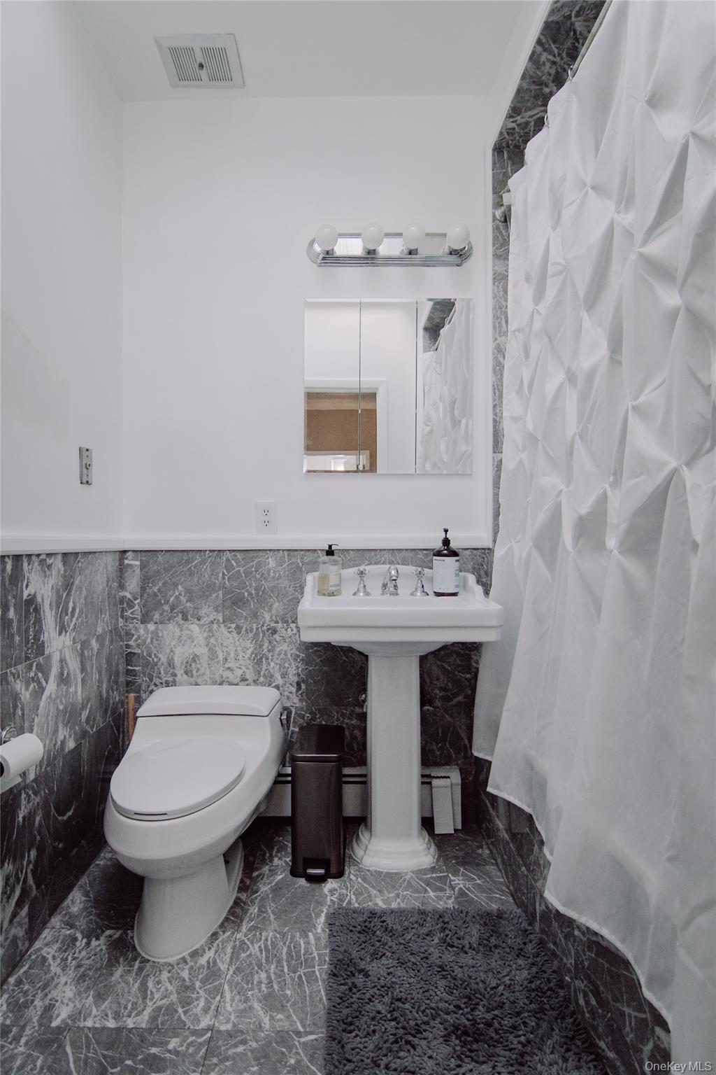 Single Family Fish  Bronx, NY 10469, MLS-994020-16