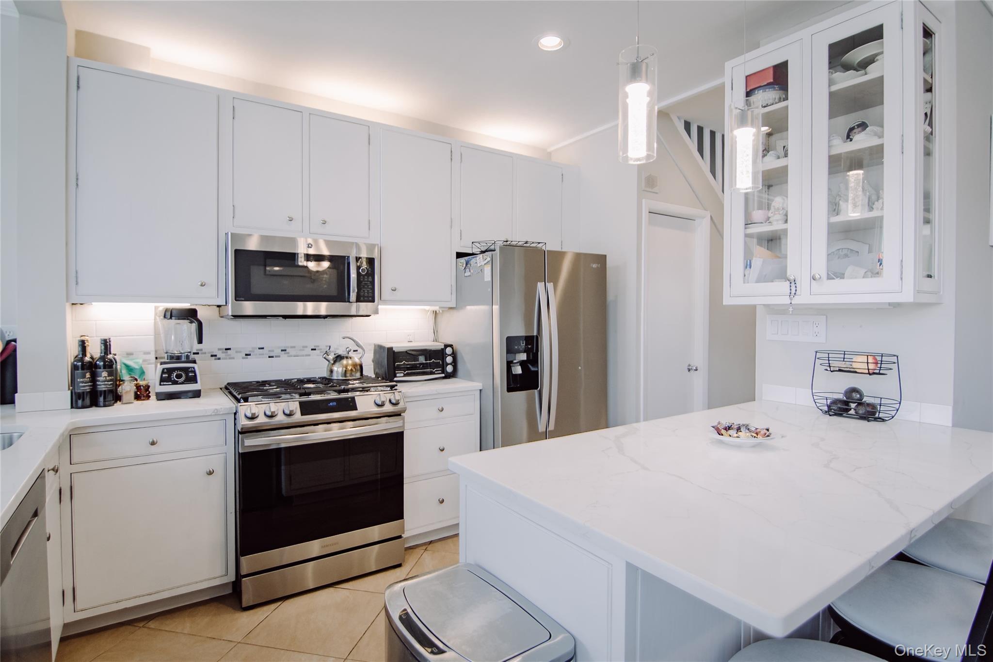 Single Family Fish  Bronx, NY 10469, MLS-994020-7