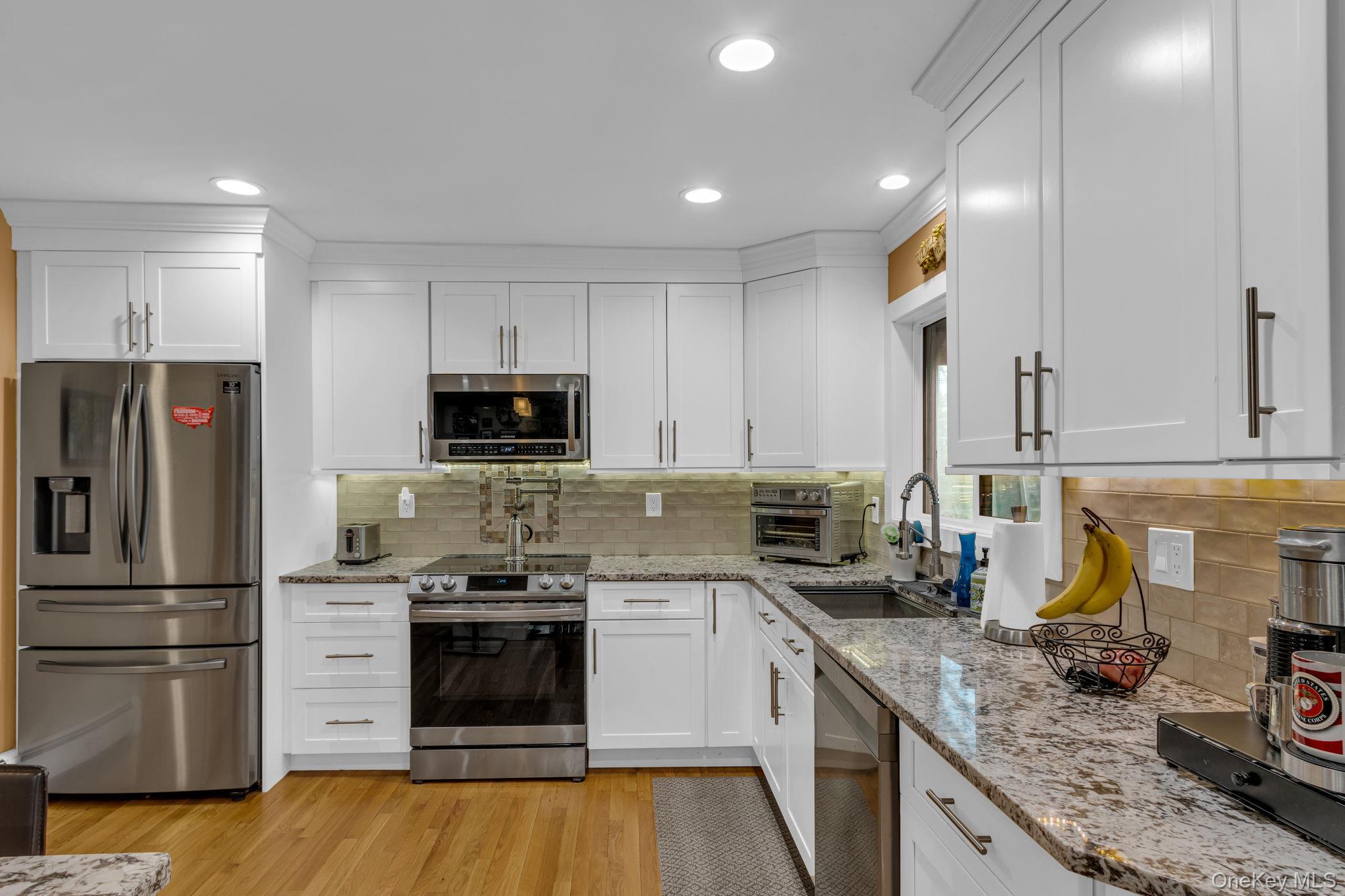 Single Family Alta Vista  Westchester County, NY 10710, MLS-994113-16
