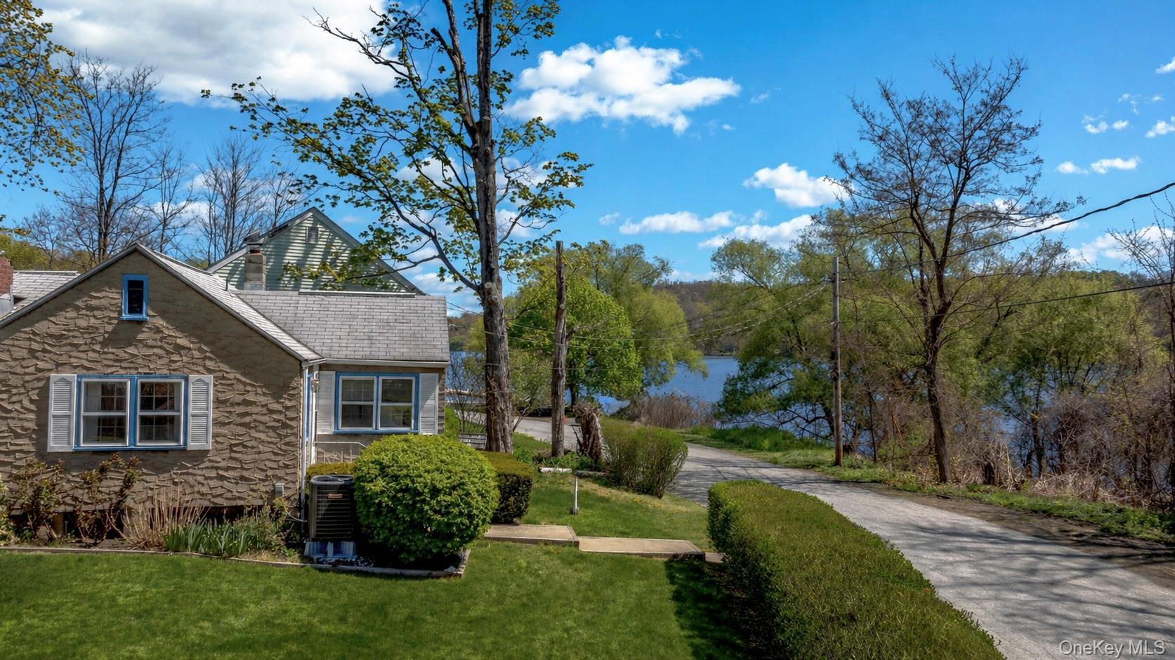 Single Family Waterford  Putnam County, NY 12563, MLS-994128-2