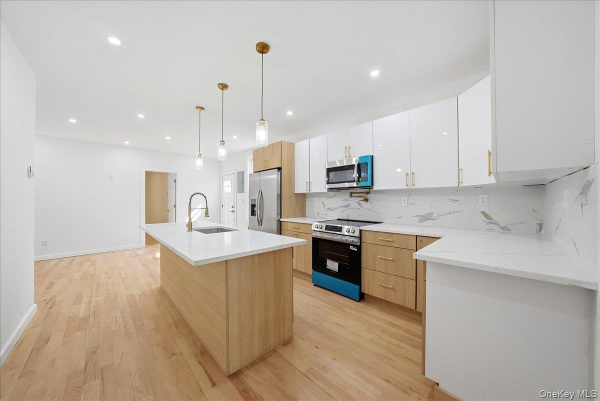 Single Family Butler  Bronx, NY 10461, MLS-994183-32