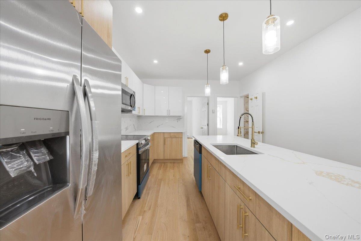 Single Family Butler  Bronx, NY 10461, MLS-994183-35