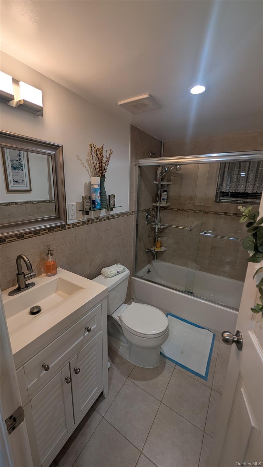 Single Family New York  Nassau County, NY 11552, MLS-994468-4