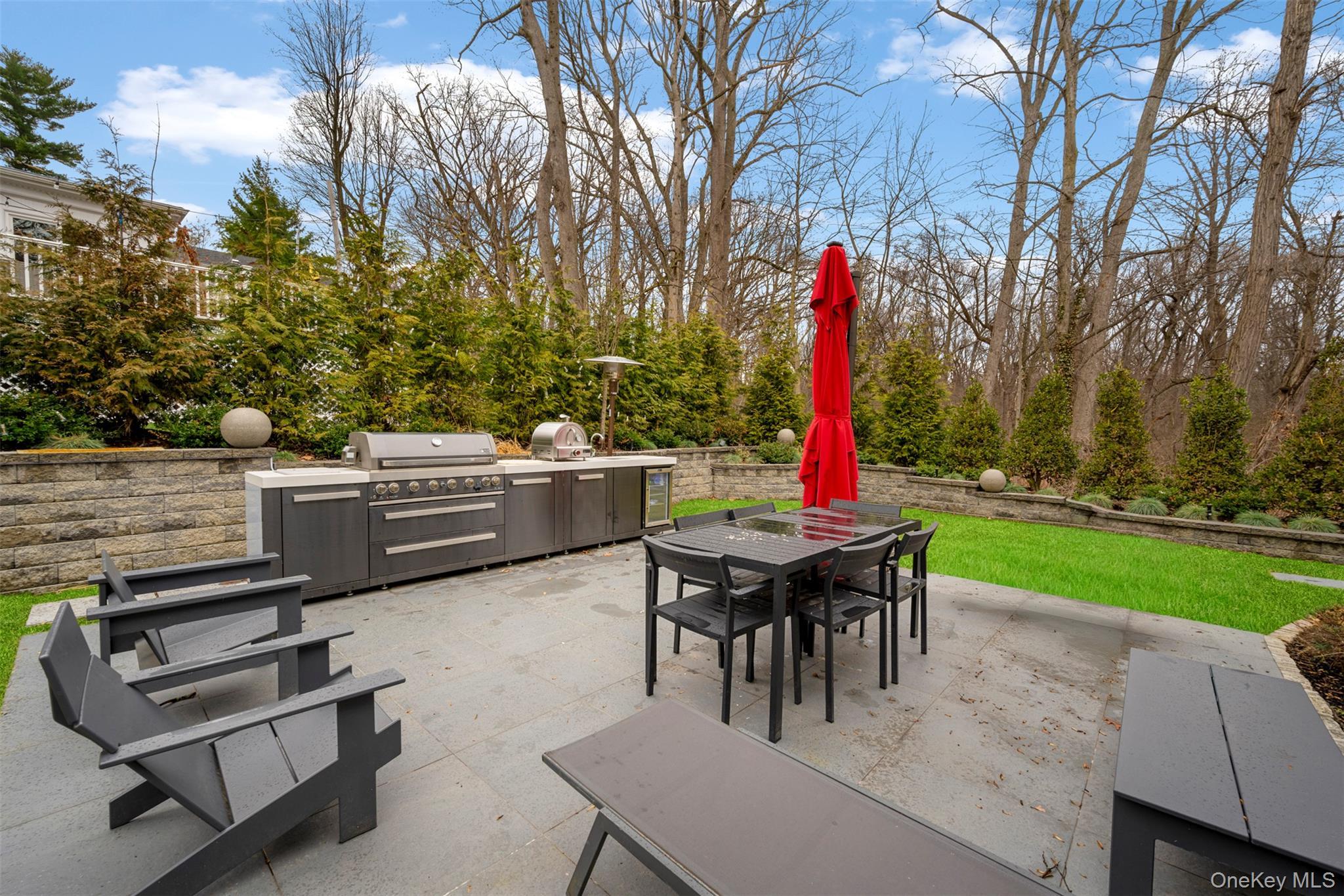 Single Family Hewlett Place Nassau County, NY 11024, MLS-994510-40