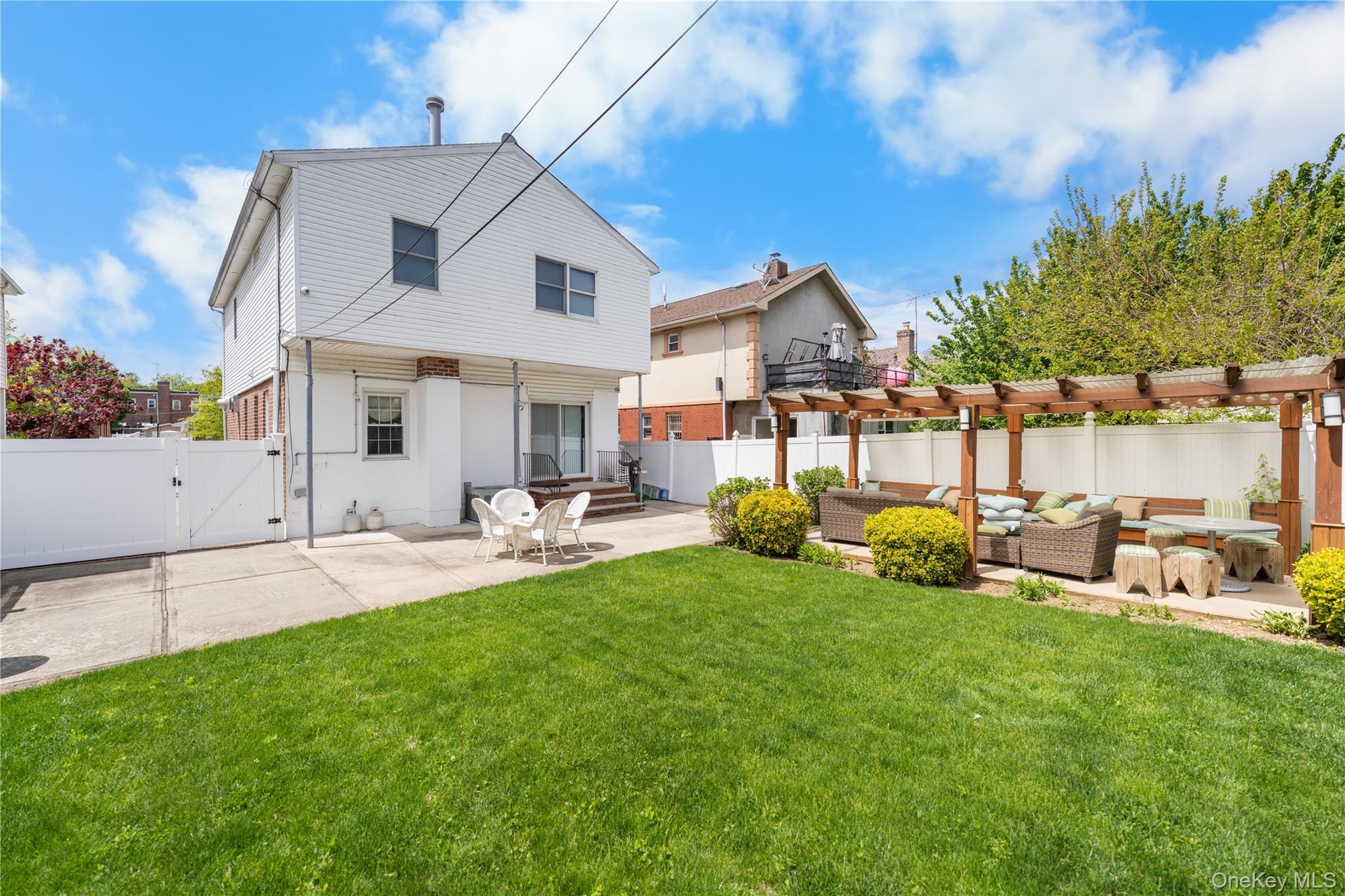 Single Family 250th Street Queens, NY 11426, MLS-994578-25