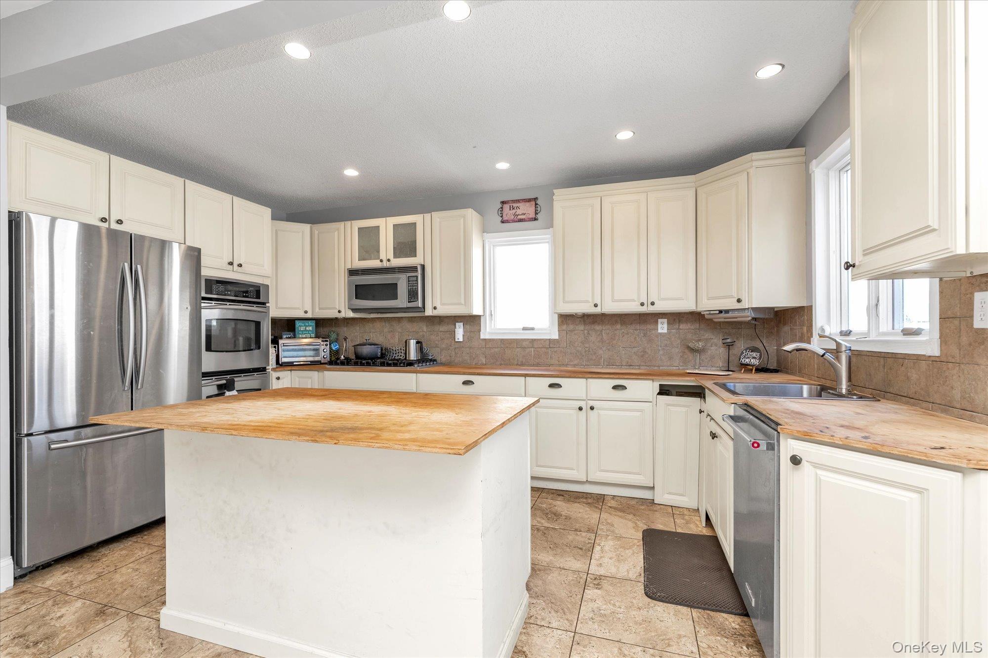 Single Family Williams Court  Nassau County, NY 11710, MLS-994593-10