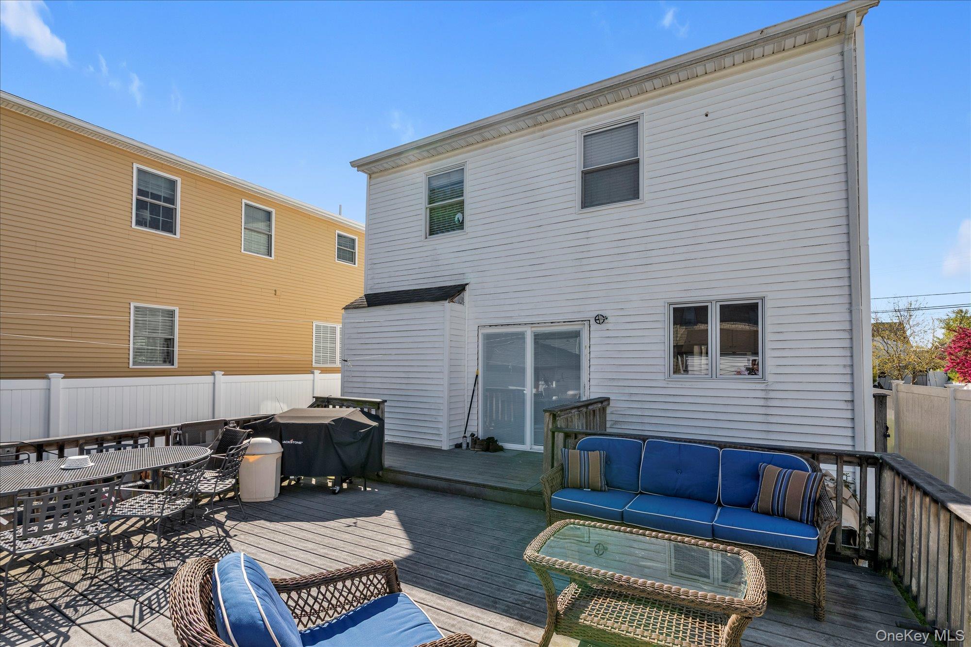 Single Family Williams Court  Nassau County, NY 11710, MLS-994593-17