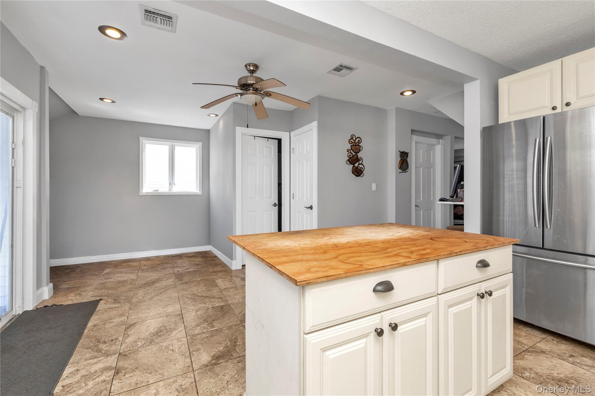 Single Family Williams Court  Nassau County, NY 11710, MLS-994593-4