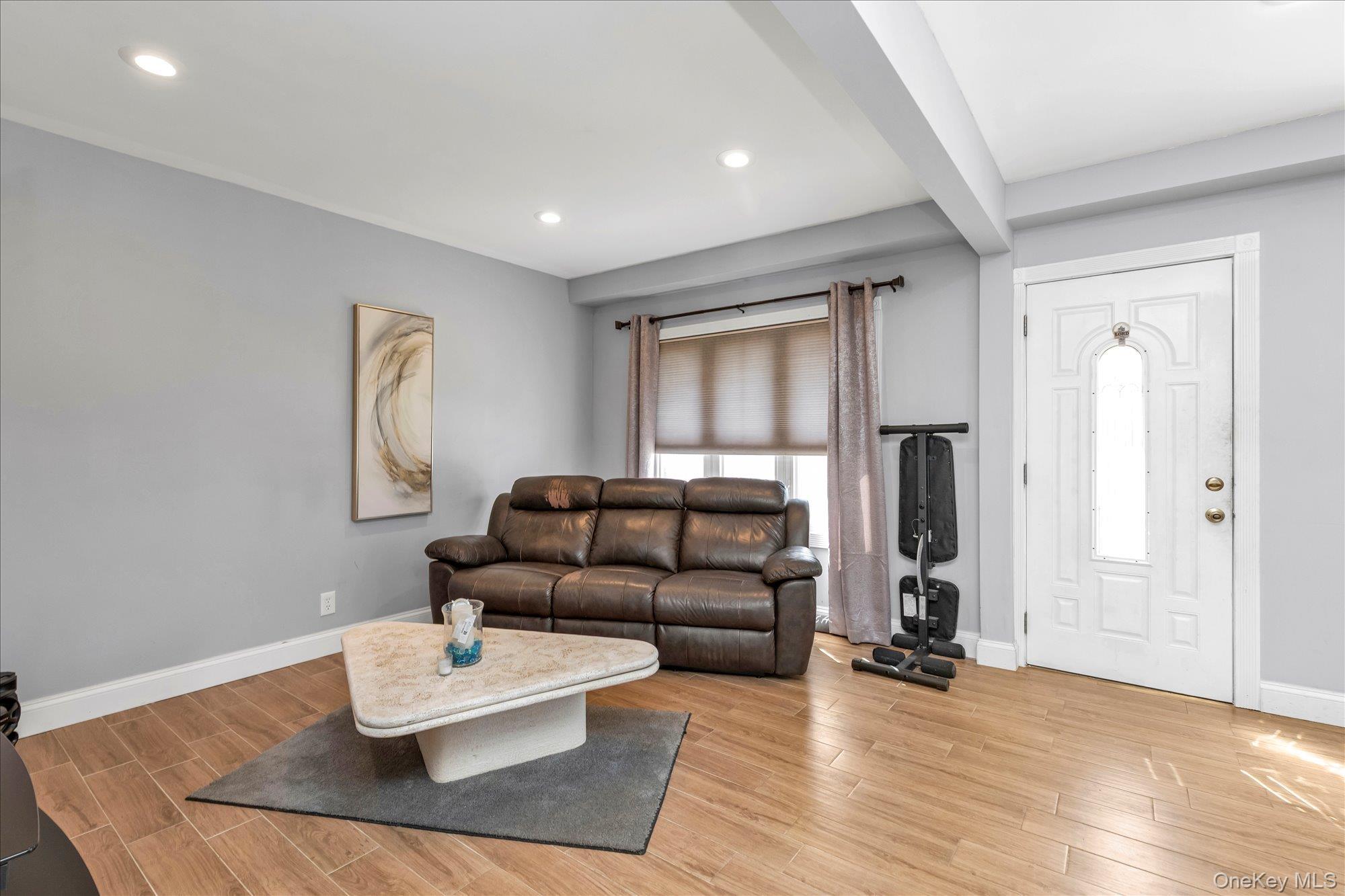 Single Family Williams Court  Nassau County, NY 11710, MLS-994593-6