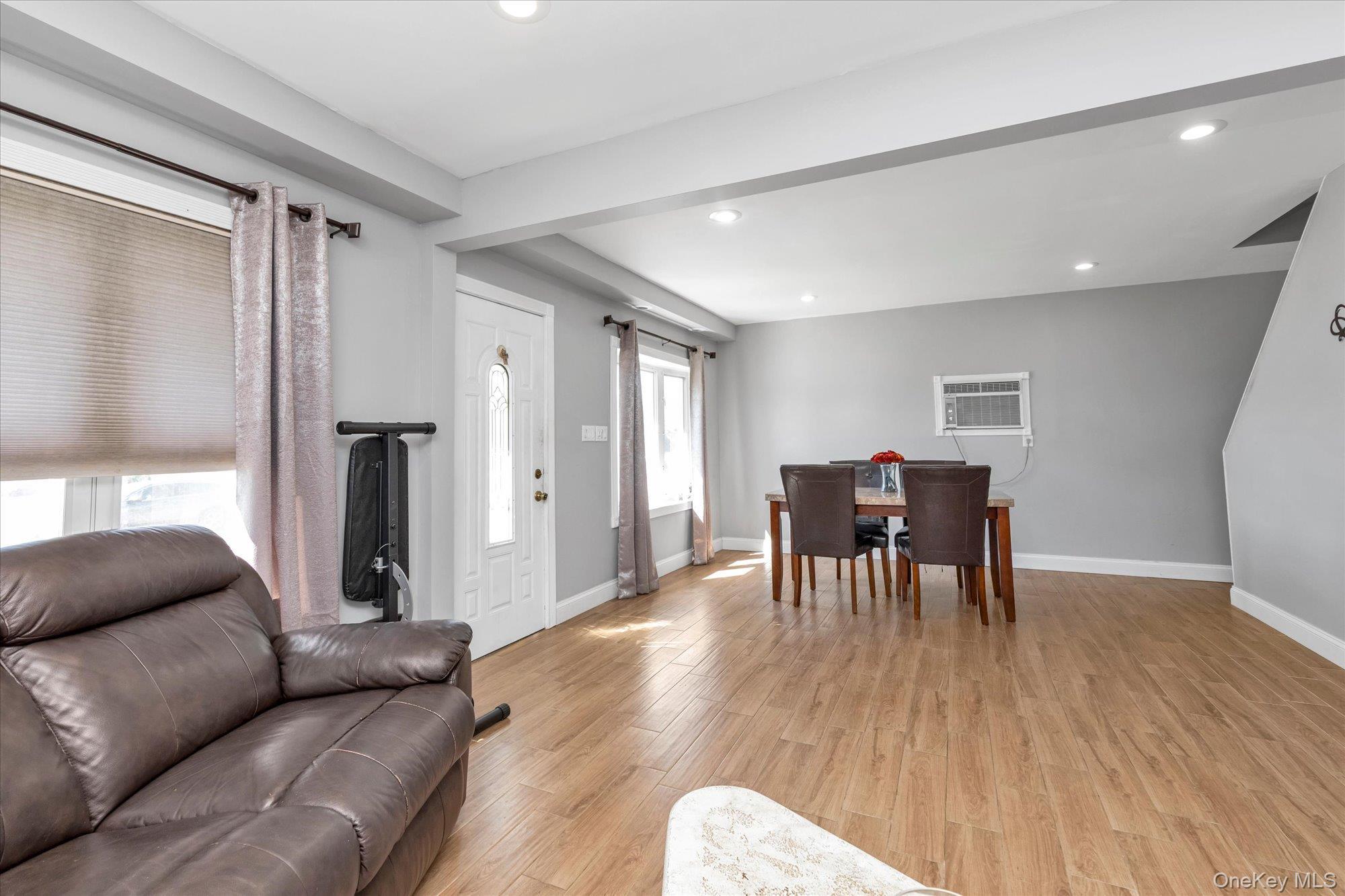 Single Family Williams Court  Nassau County, NY 11710, MLS-994593-7