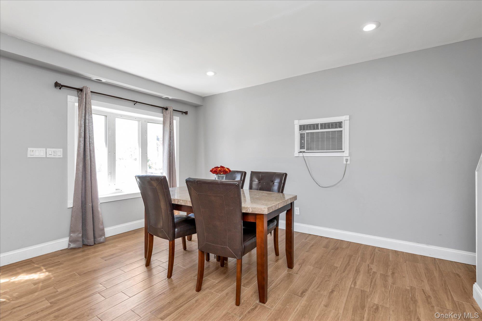 Single Family Williams Court  Nassau County, NY 11710, MLS-994593-9
