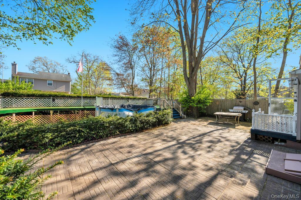Single Family Spar Drive  Suffolk County, NY 11951, MLS-994614-25