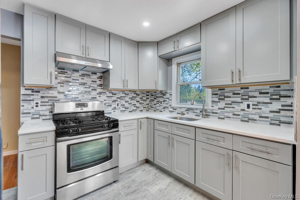 Single Family Spar Drive  Suffolk County, NY 11951, MLS-994614-9