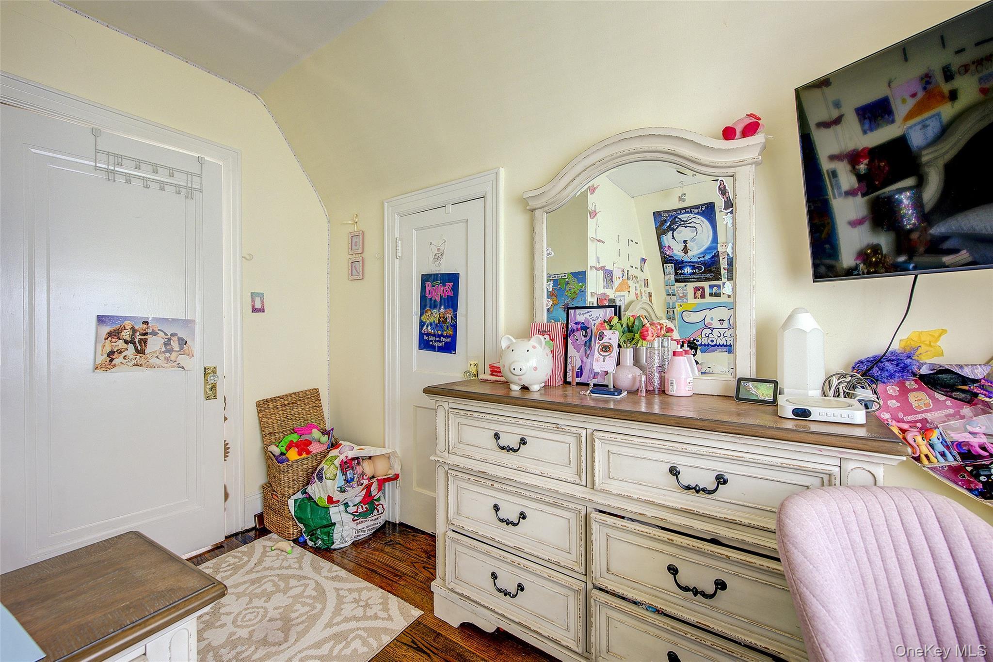 Single Family Buckingham Place Nassau County, NY 11563, MLS-994650-17
