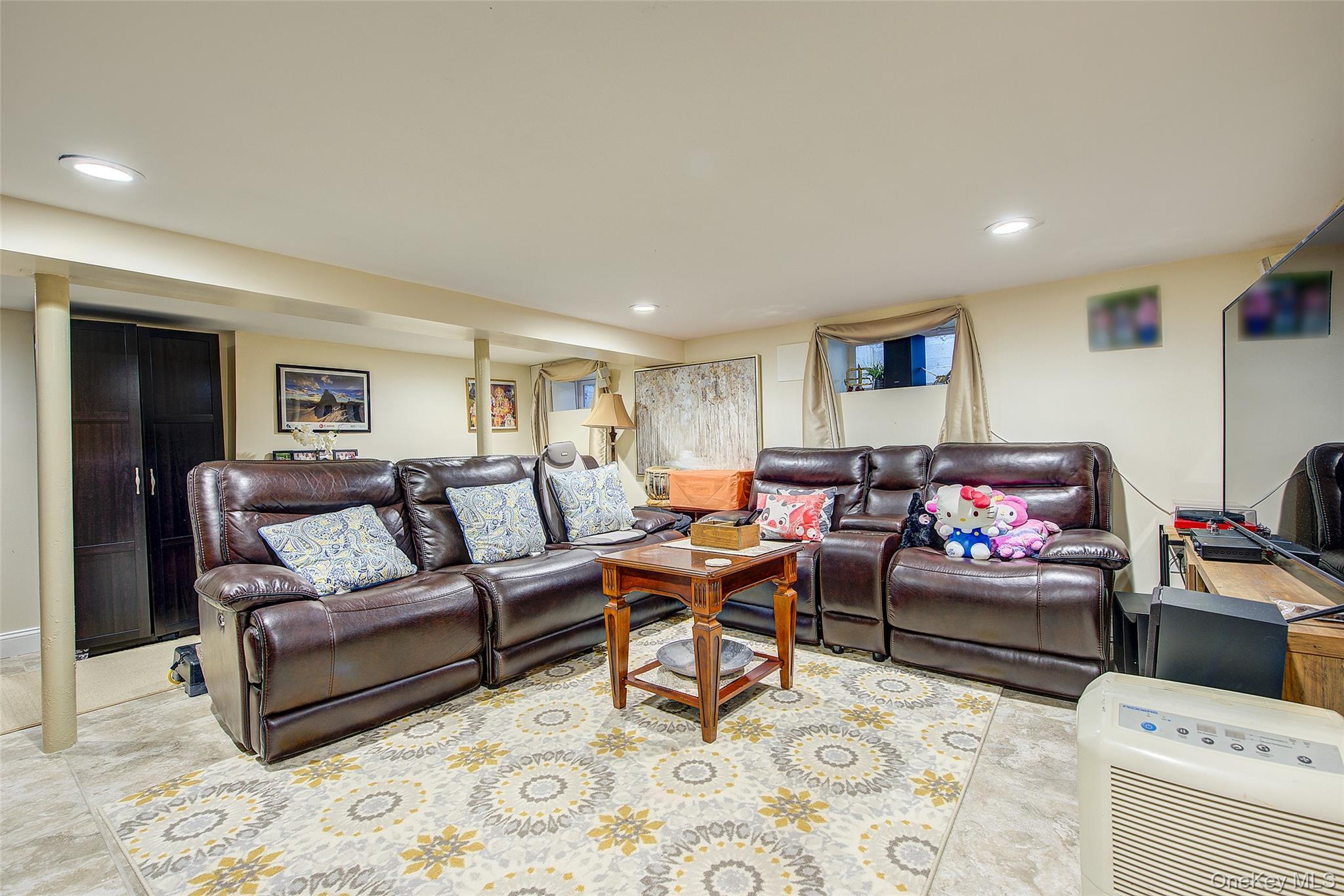 Single Family Buckingham Place Nassau County, NY 11563, MLS-994650-36