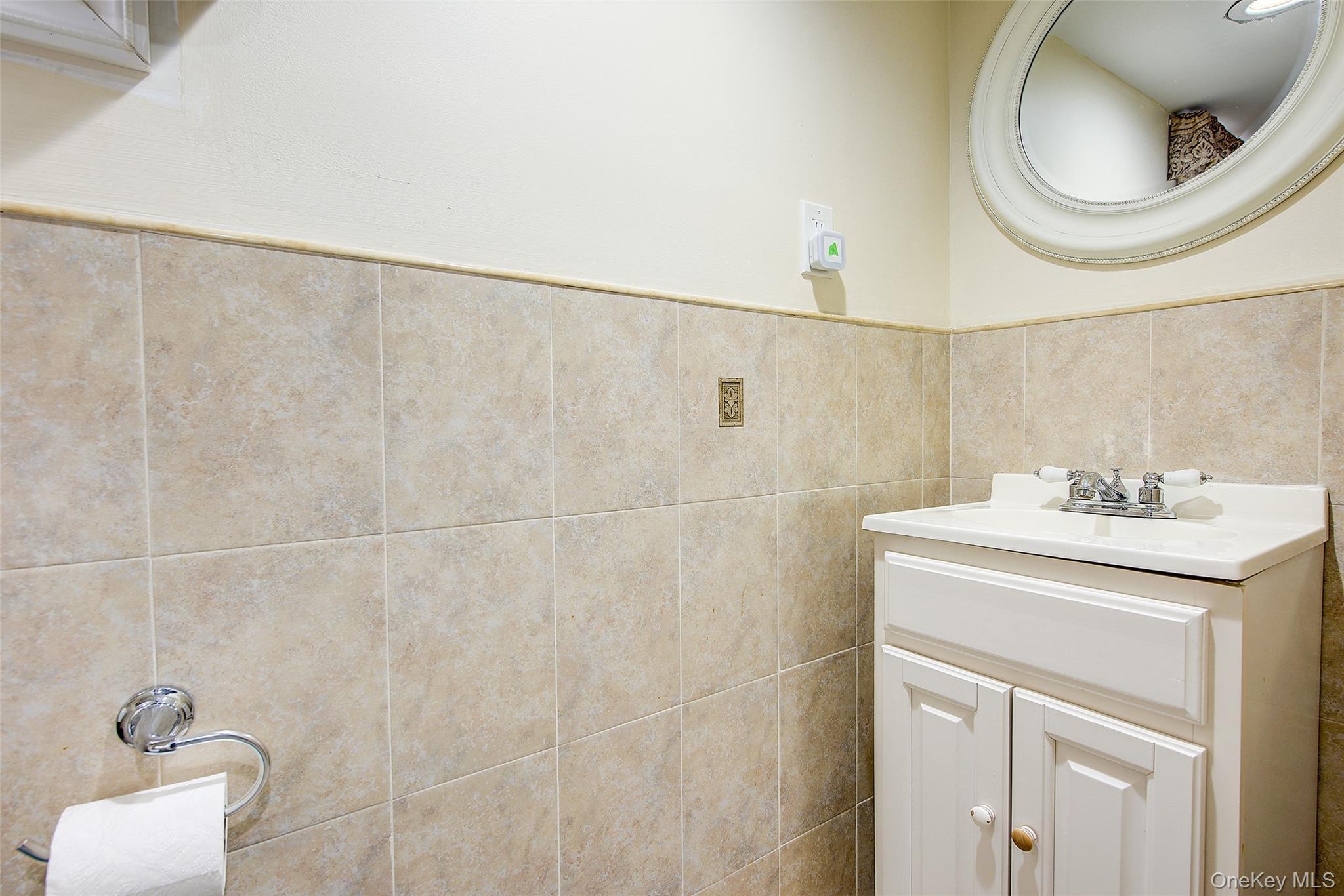 Single Family Buckingham Place Nassau County, NY 11563, MLS-994650-40