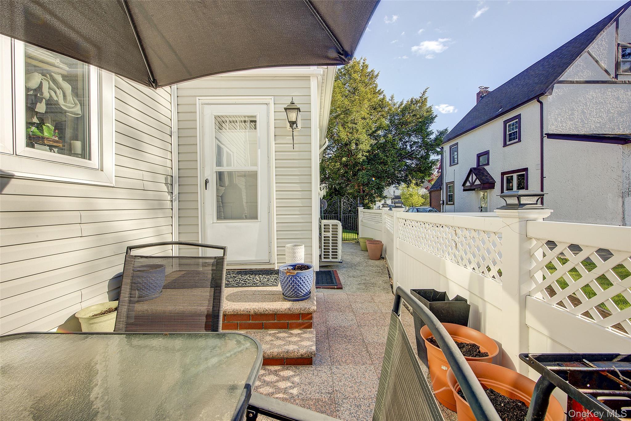 Single Family Buckingham Place Nassau County, NY 11563, MLS-994650-48