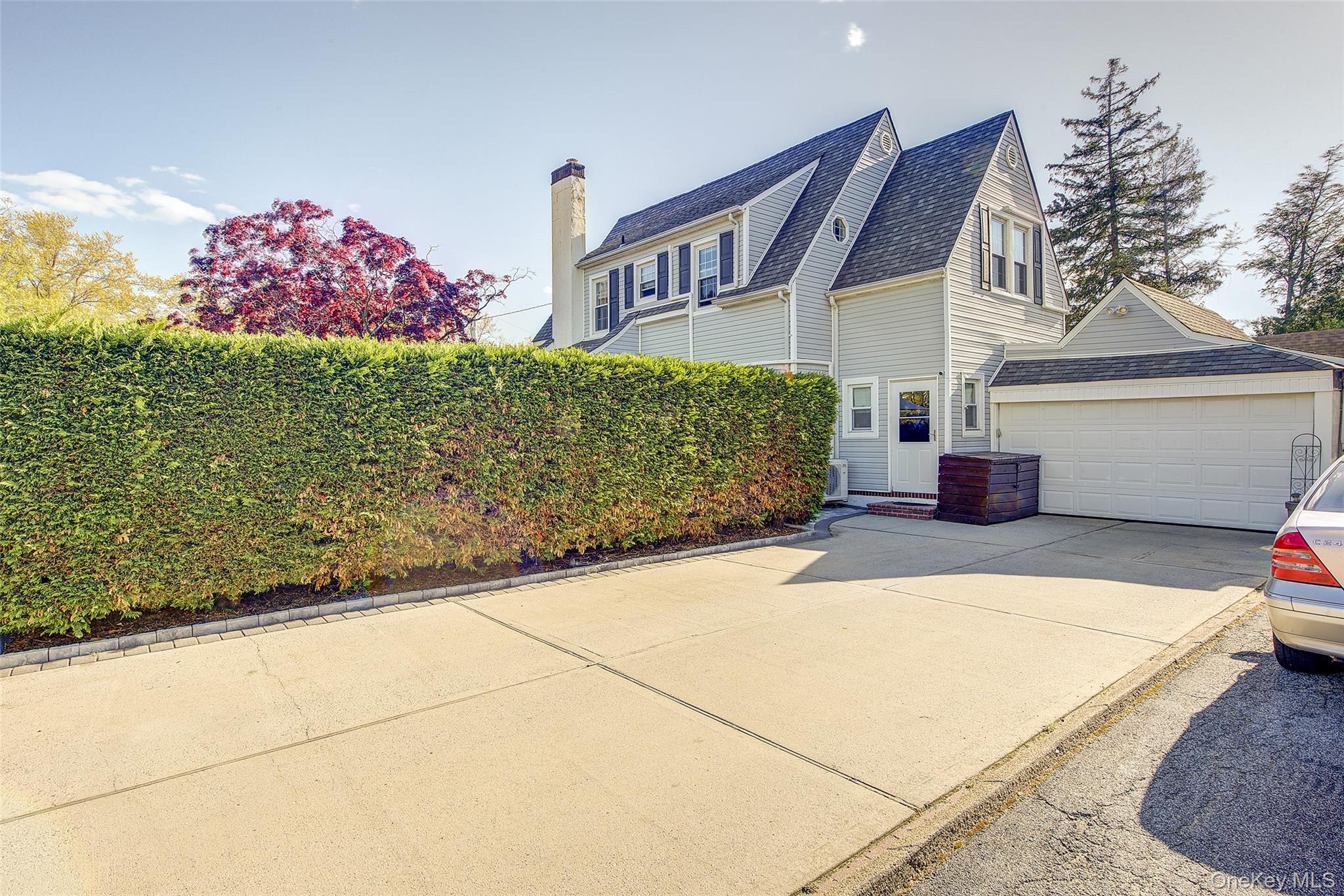 Single Family Buckingham Place Nassau County, NY 11563, MLS-994650-49