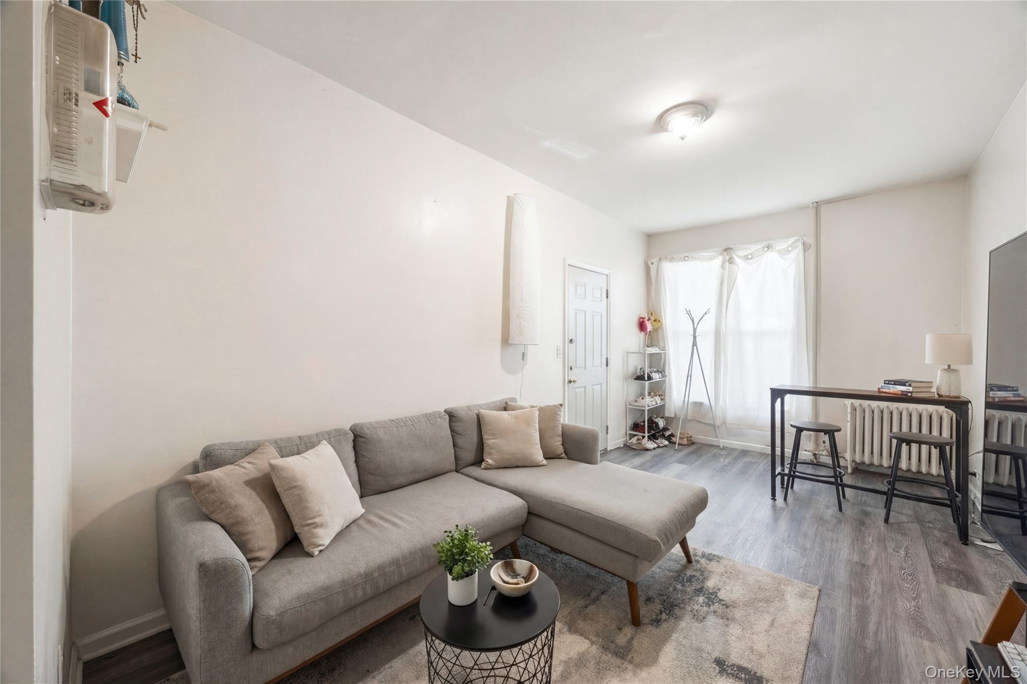 Single Family Grand  Bronx, NY 10468, MLS-994683-18