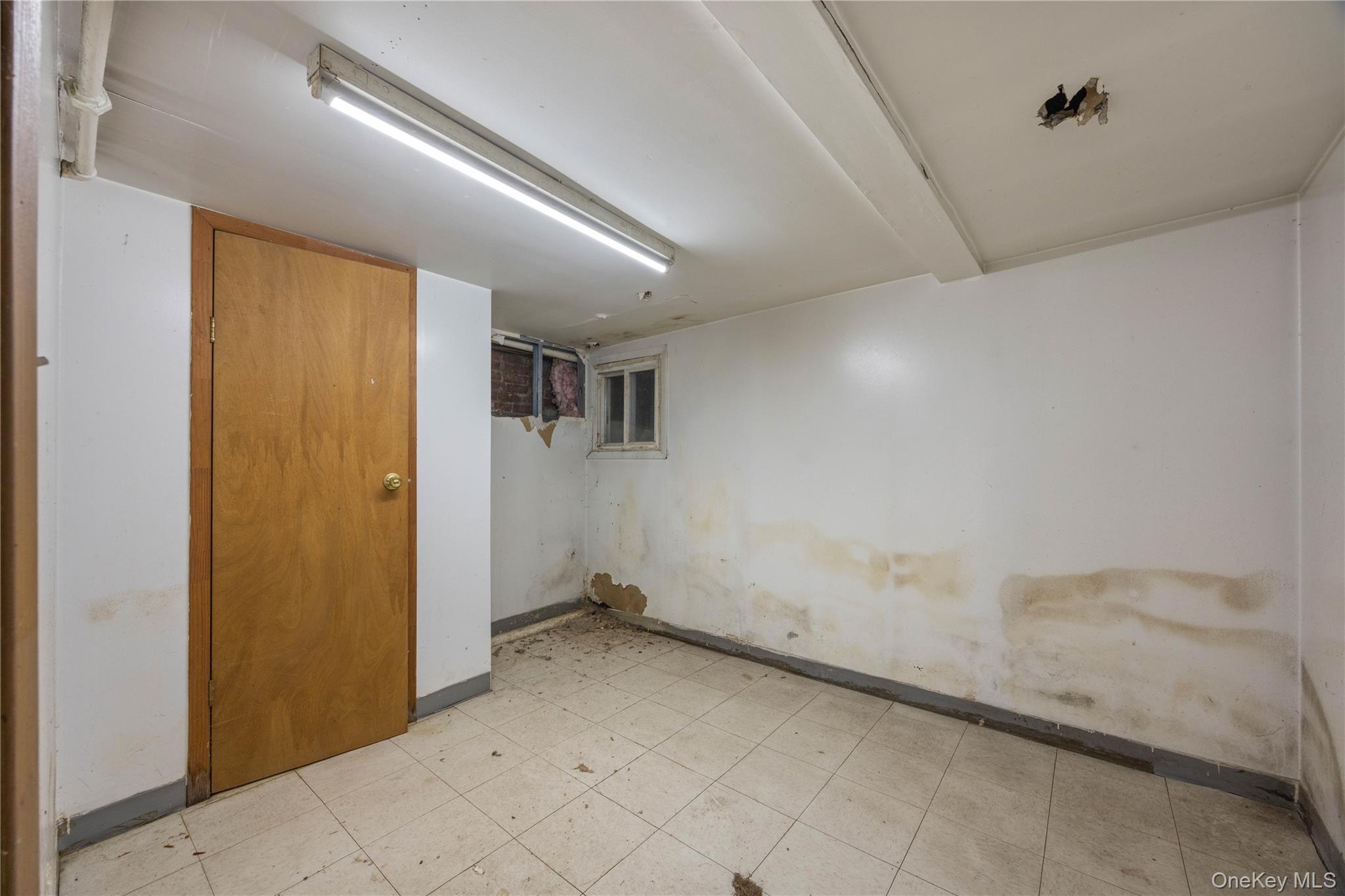 Single Family Grand  Bronx, NY 10468, MLS-994683-22