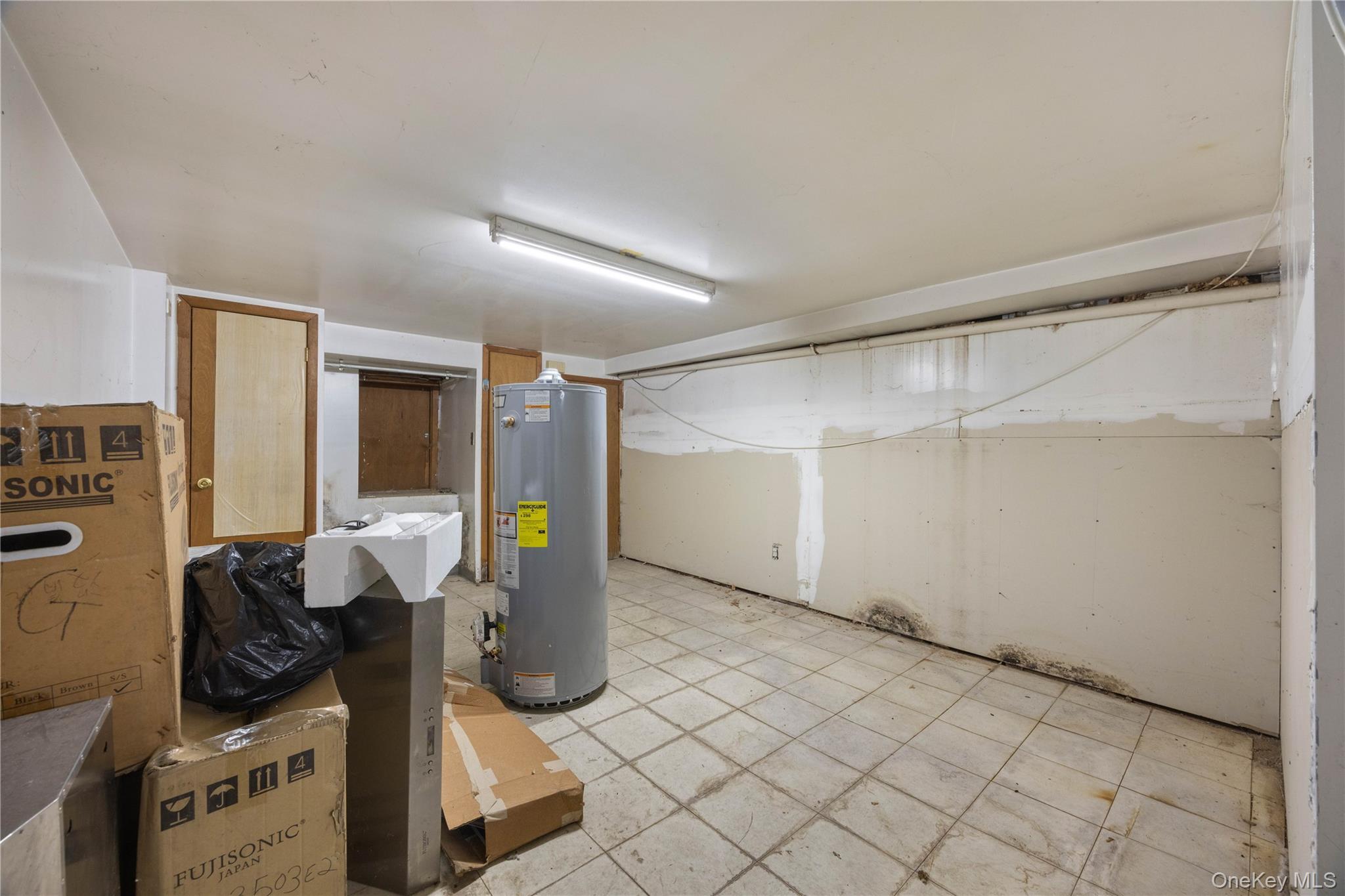 Single Family Grand  Bronx, NY 10468, MLS-994683-23