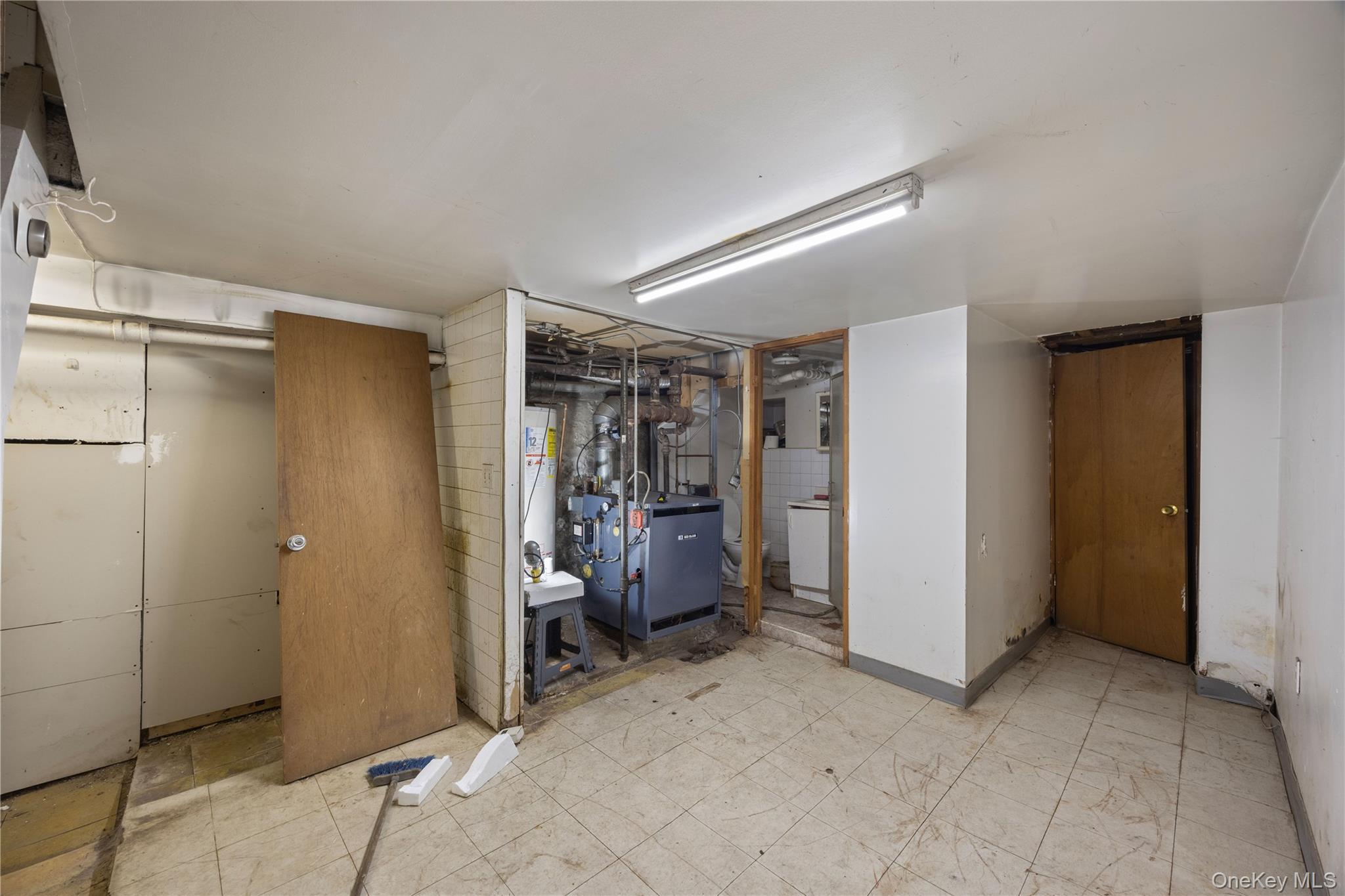 Single Family Grand  Bronx, NY 10468, MLS-994683-24