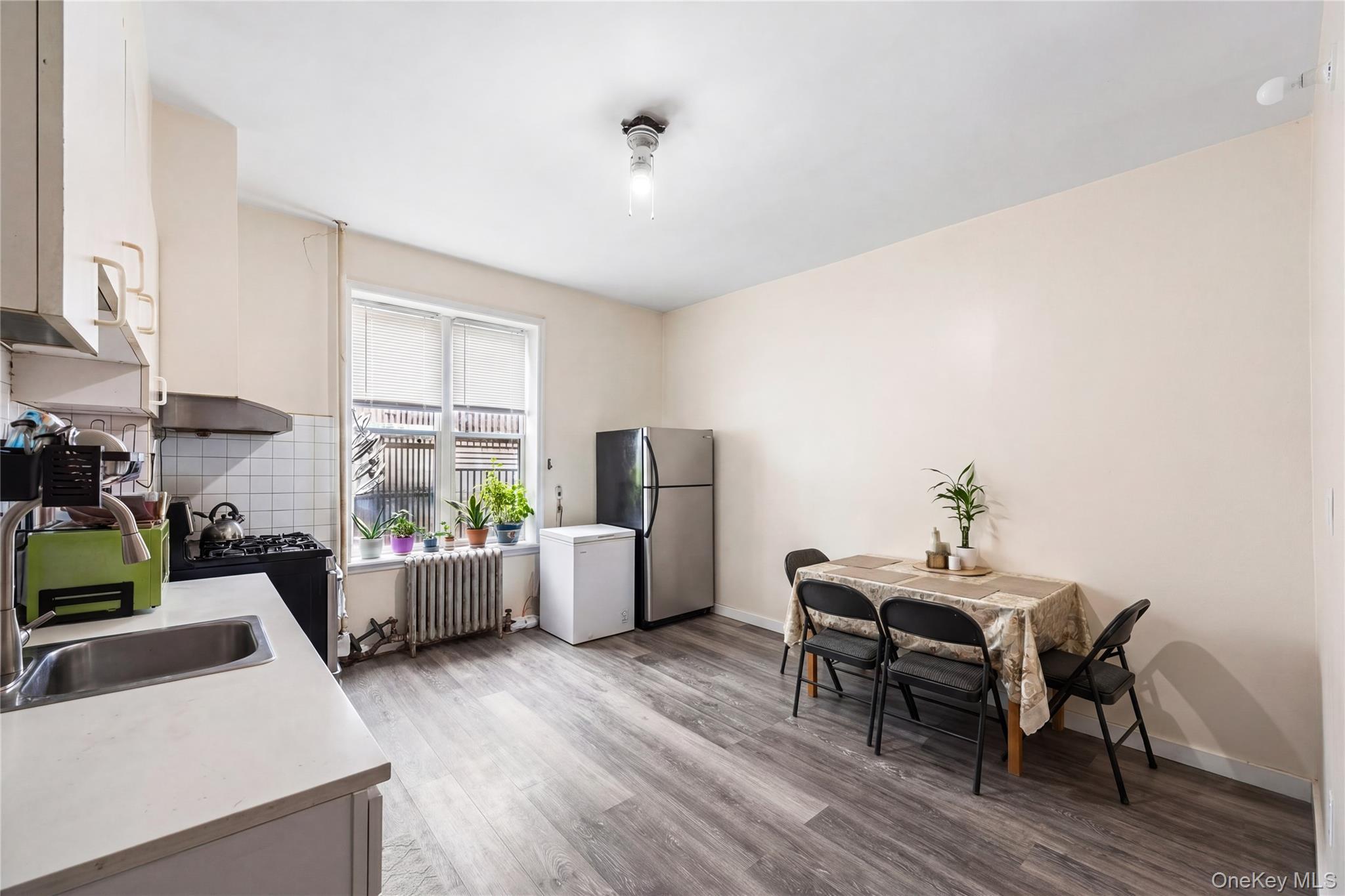 Single Family Grand  Bronx, NY 10468, MLS-994683-25