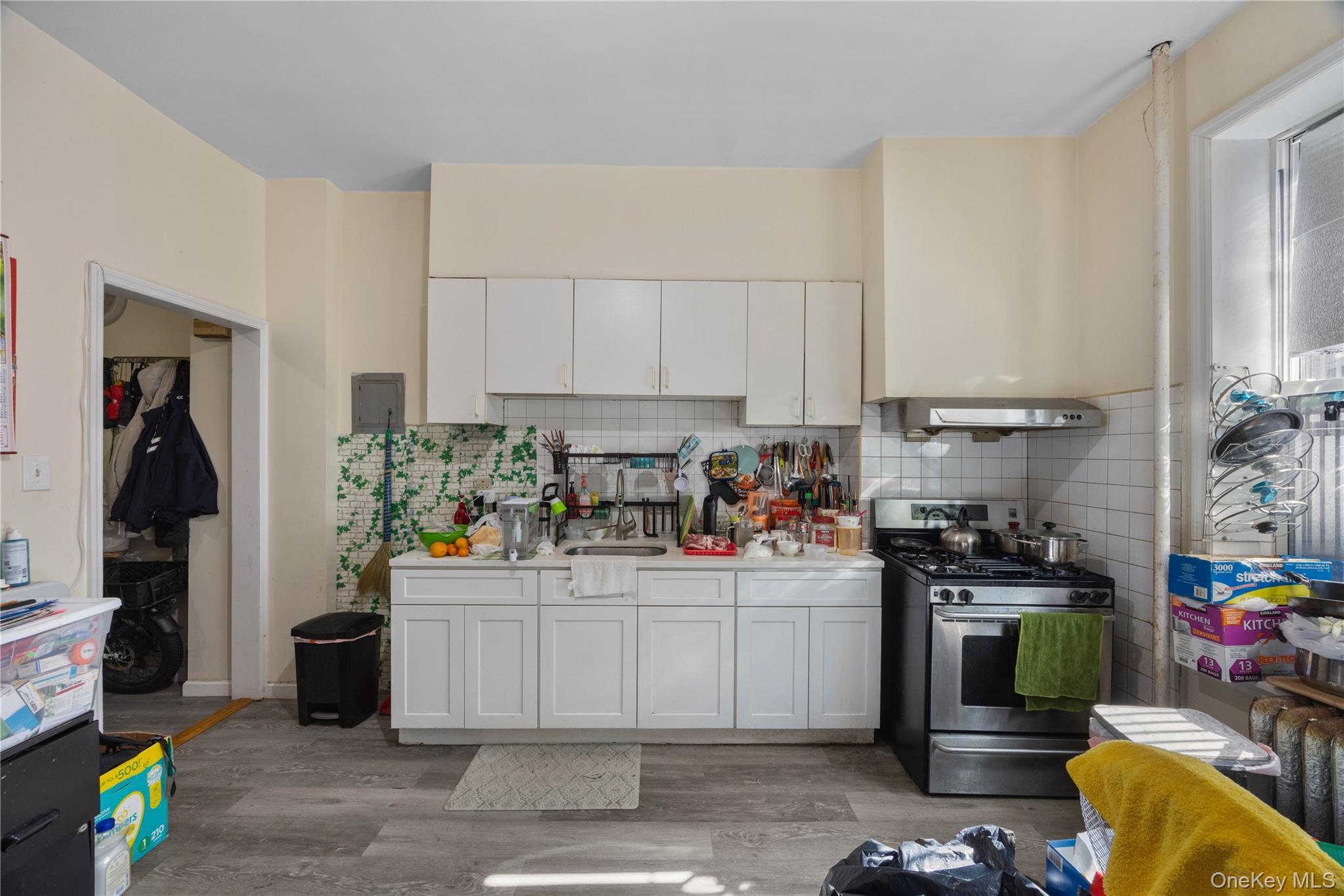 Single Family Grand  Bronx, NY 10468, MLS-994683-28